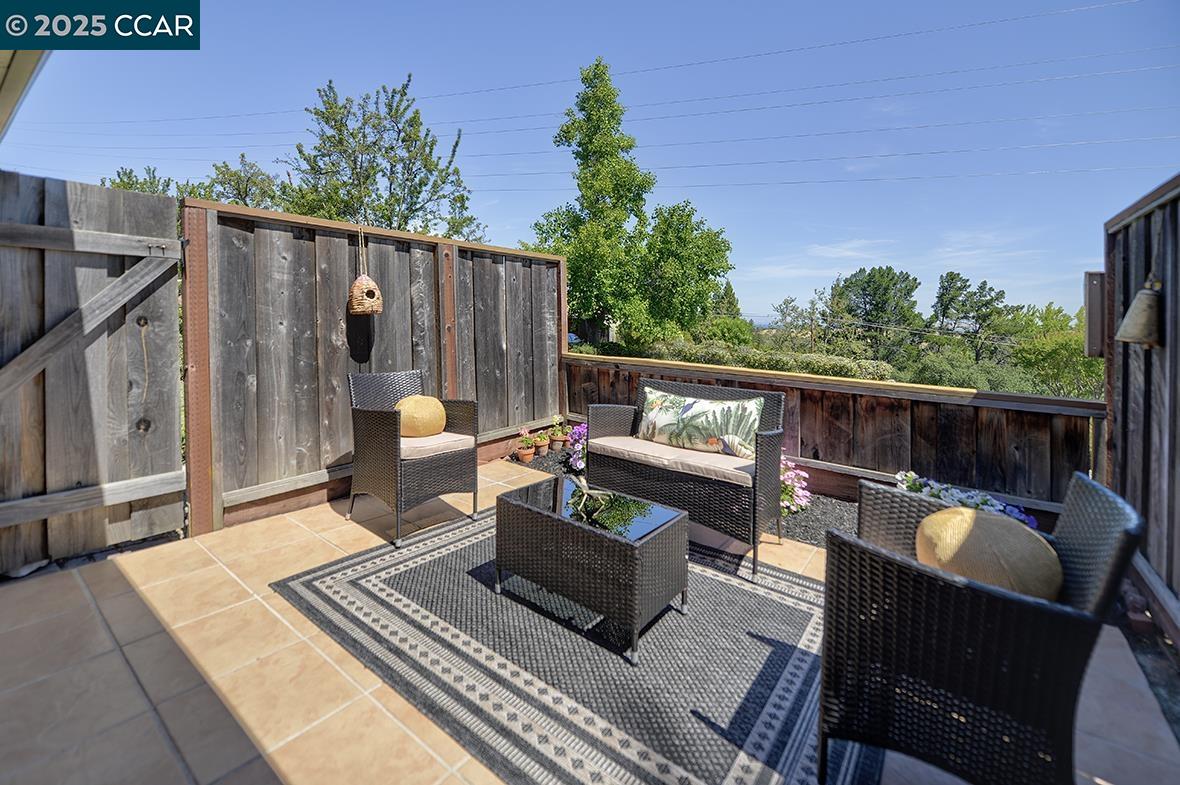 Detail Gallery Image 6 of 55 For 2101 Ptarmigan Dr #2,  Walnut Creek,  CA 94595-3507 - 3 Beds | 2 Baths