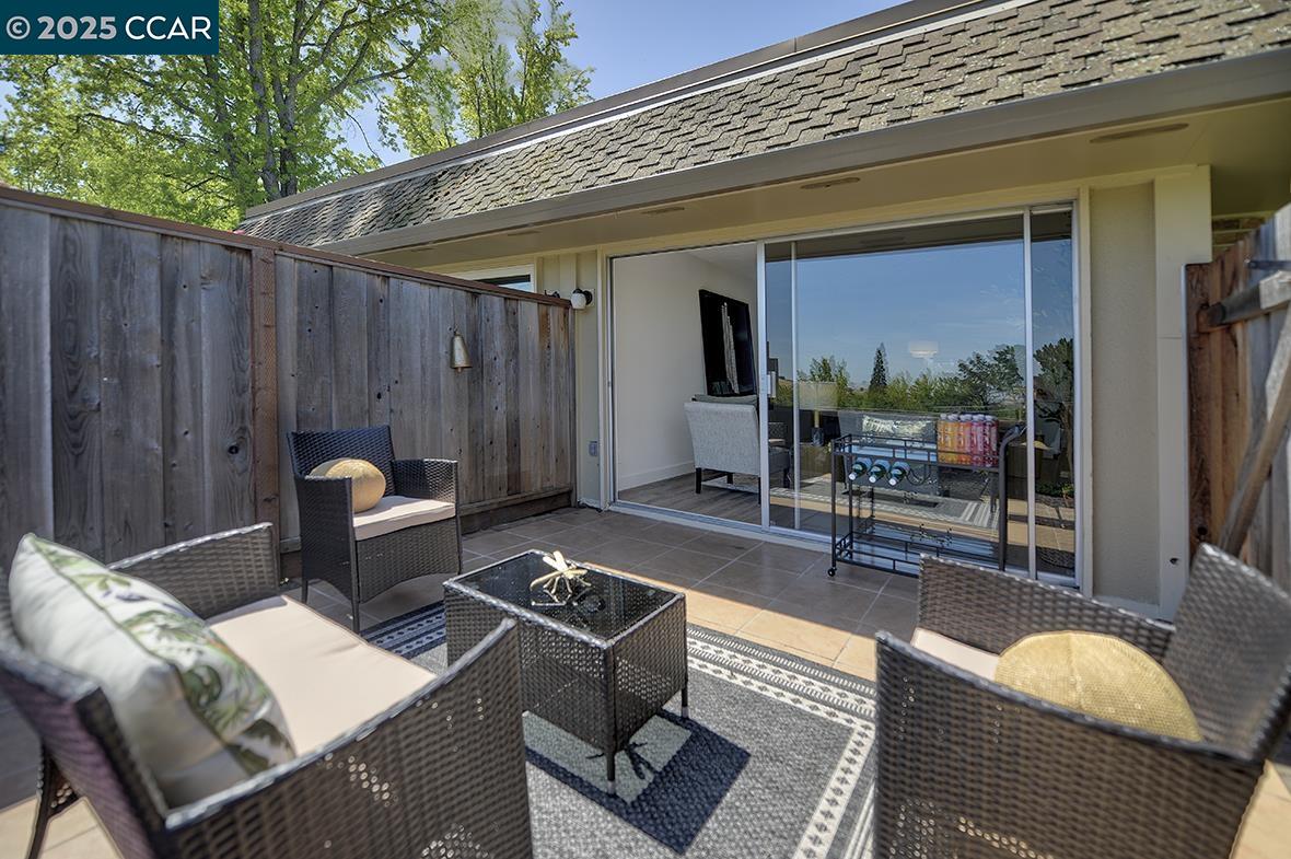 Detail Gallery Image 8 of 55 For 2101 Ptarmigan Dr #2,  Walnut Creek,  CA 94595-3507 - 3 Beds | 2 Baths