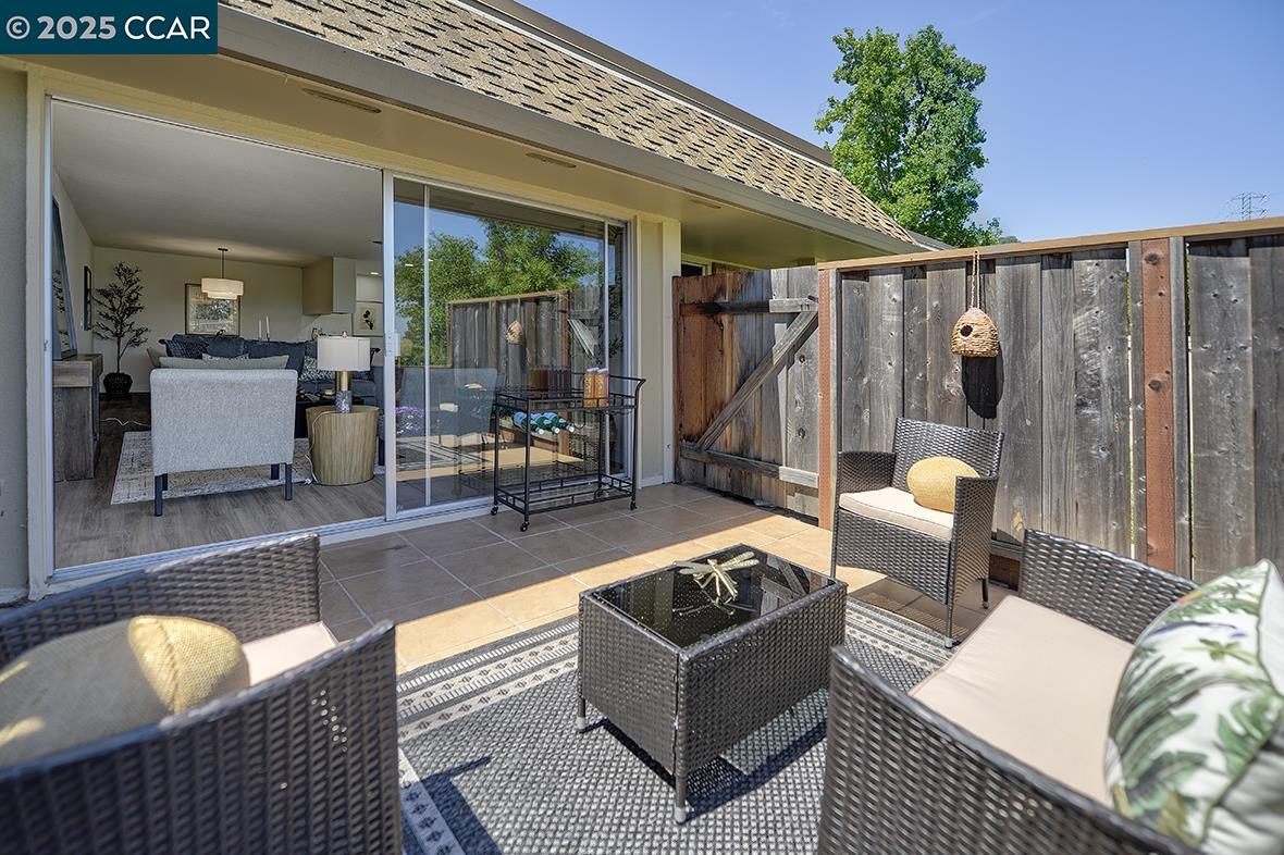 Detail Gallery Image 9 of 55 For 2101 Ptarmigan Dr #2,  Walnut Creek,  CA 94595-3507 - 3 Beds | 2 Baths