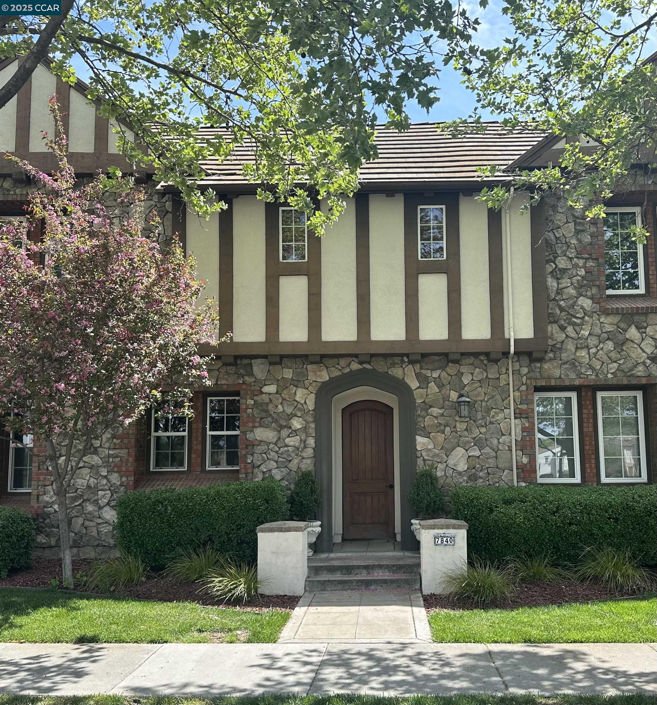 Photo #2: 41099711 Listing 