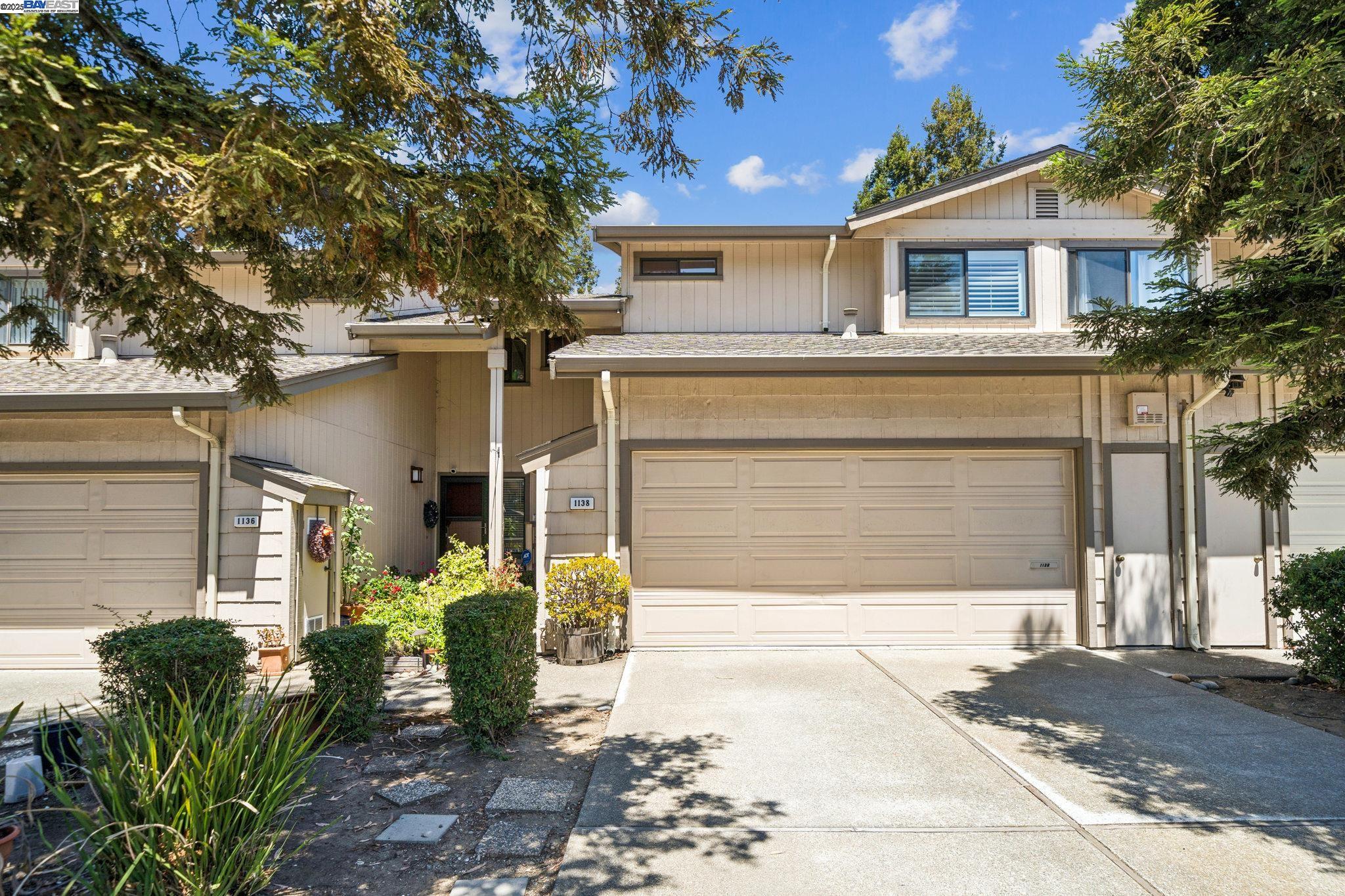 Detail Gallery Image 2 of 24 For 1138 Walpert St., Hayward,  CA 94541 - 2 Beds | 2/1 Baths