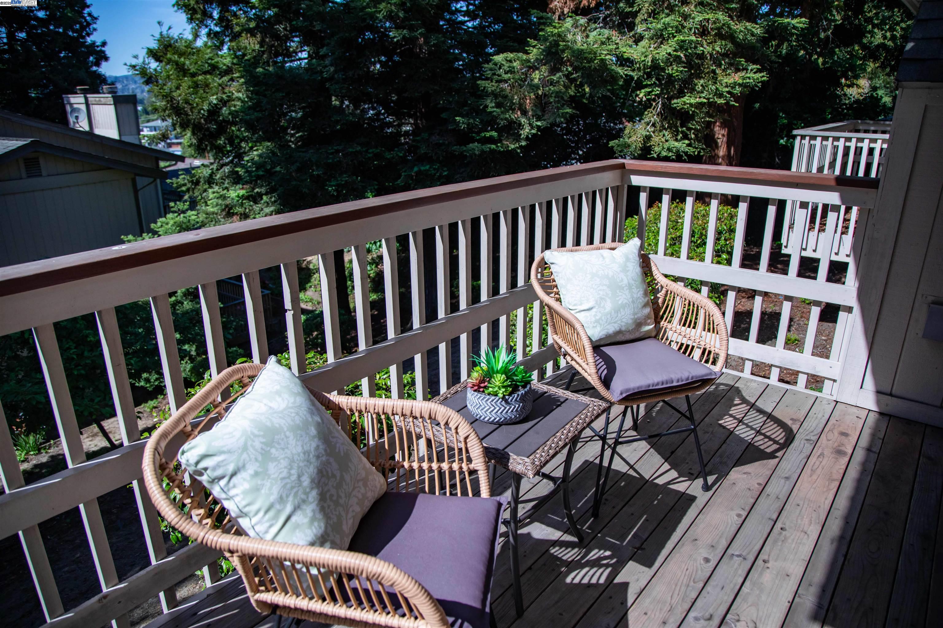 Detail Gallery Image 14 of 24 For 1138 Walpert St., Hayward,  CA 94541 - 2 Beds | 2/1 Baths
