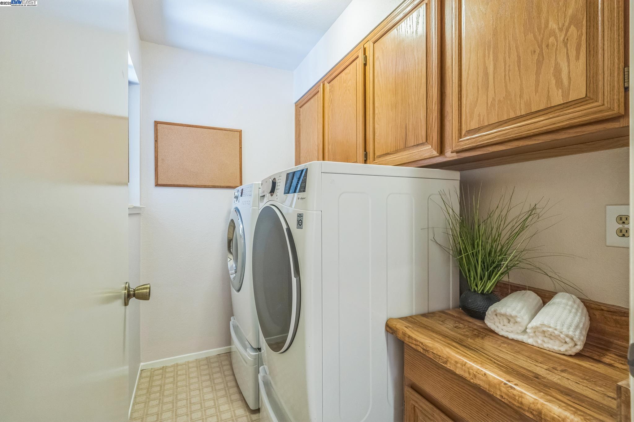 Detail Gallery Image 10 of 24 For 1138 Walpert St., Hayward,  CA 94541 - 2 Beds | 2/1 Baths