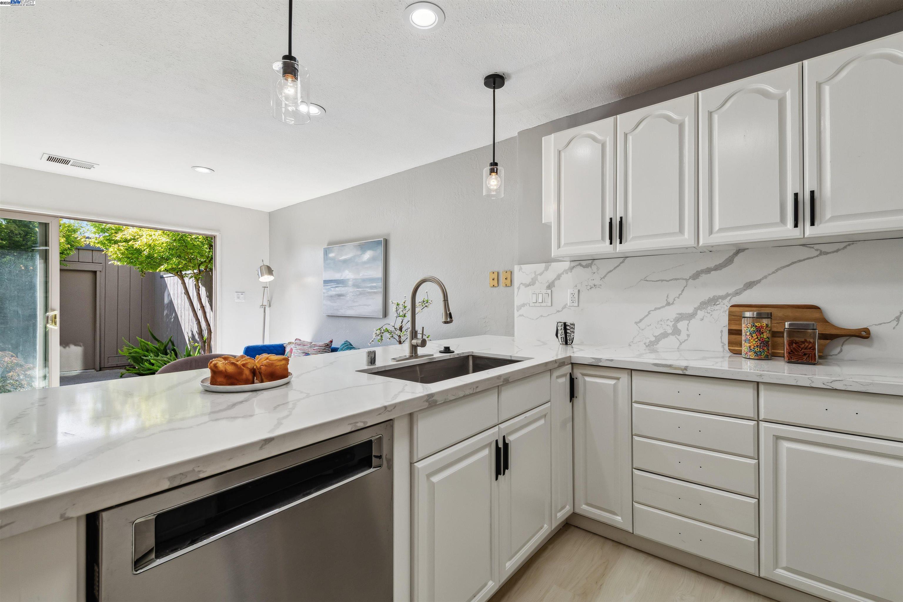 Photo #11: 41099717 Listing: Photo #11
