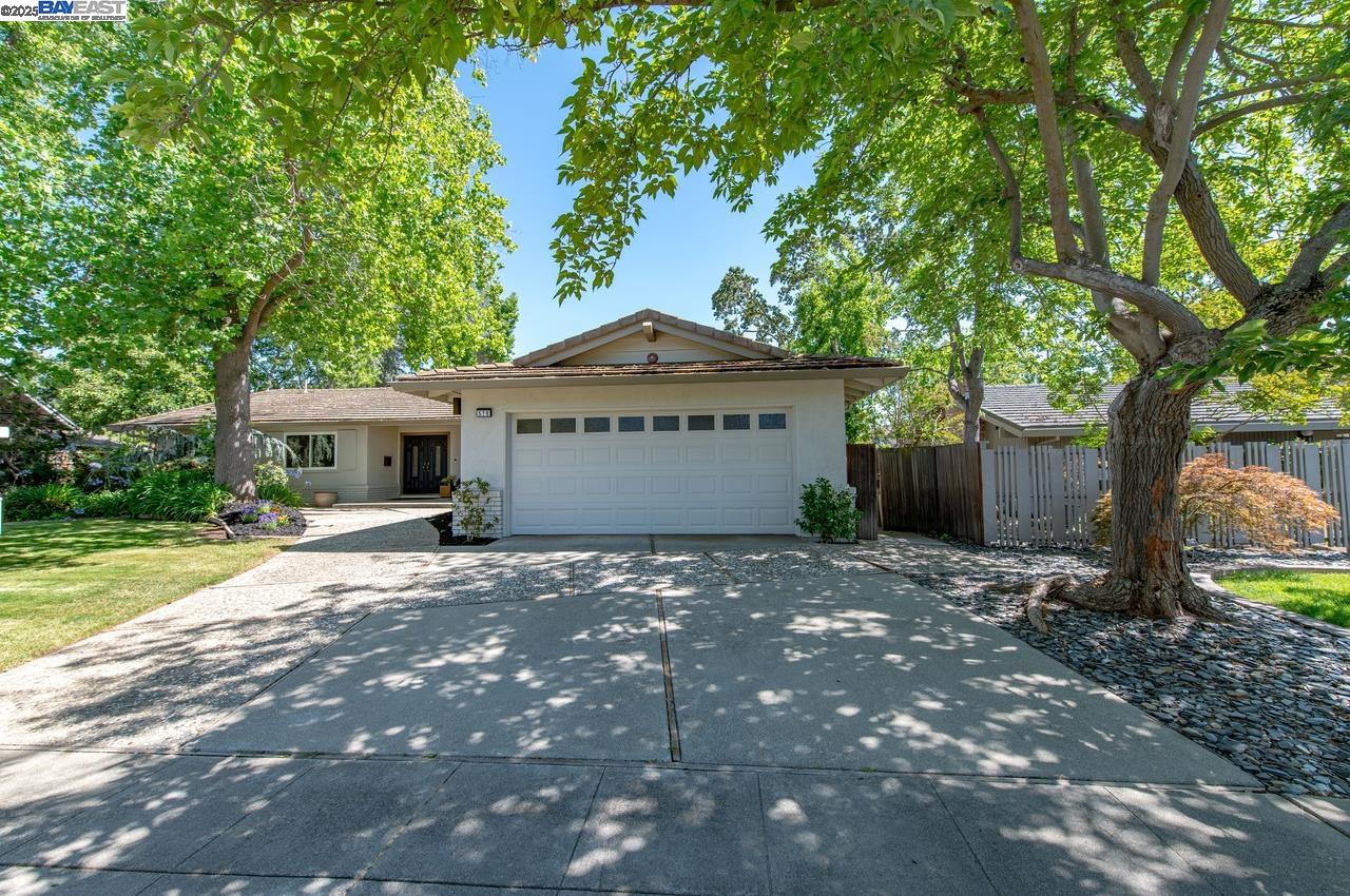 Detail Gallery Image 2 of 37 For 578 Escondido Cir, Livermore,  CA 94550 - 3 Beds | 2/1 Baths