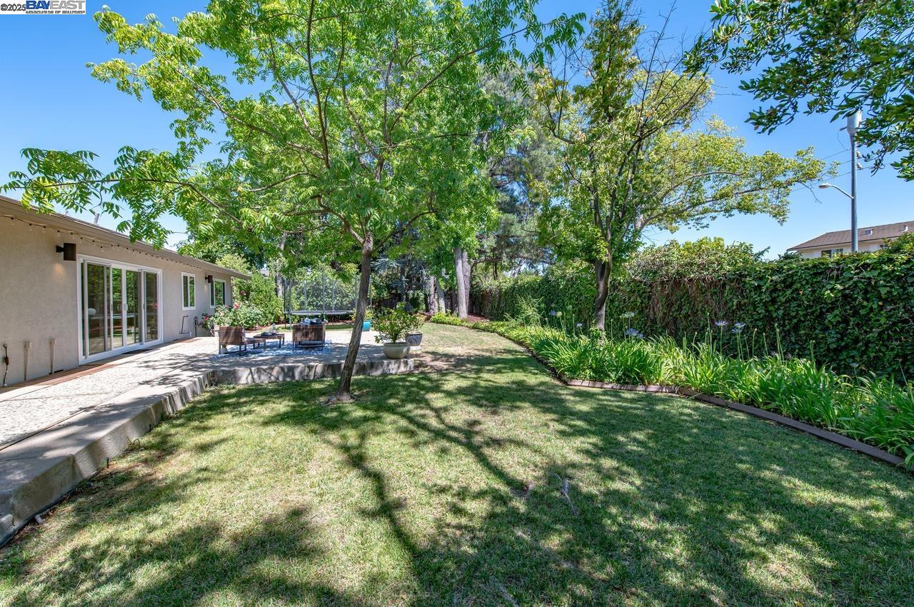 Detail Gallery Image 12 of 37 For 578 Escondido Cir, Livermore,  CA 94550 - 3 Beds | 2/1 Baths