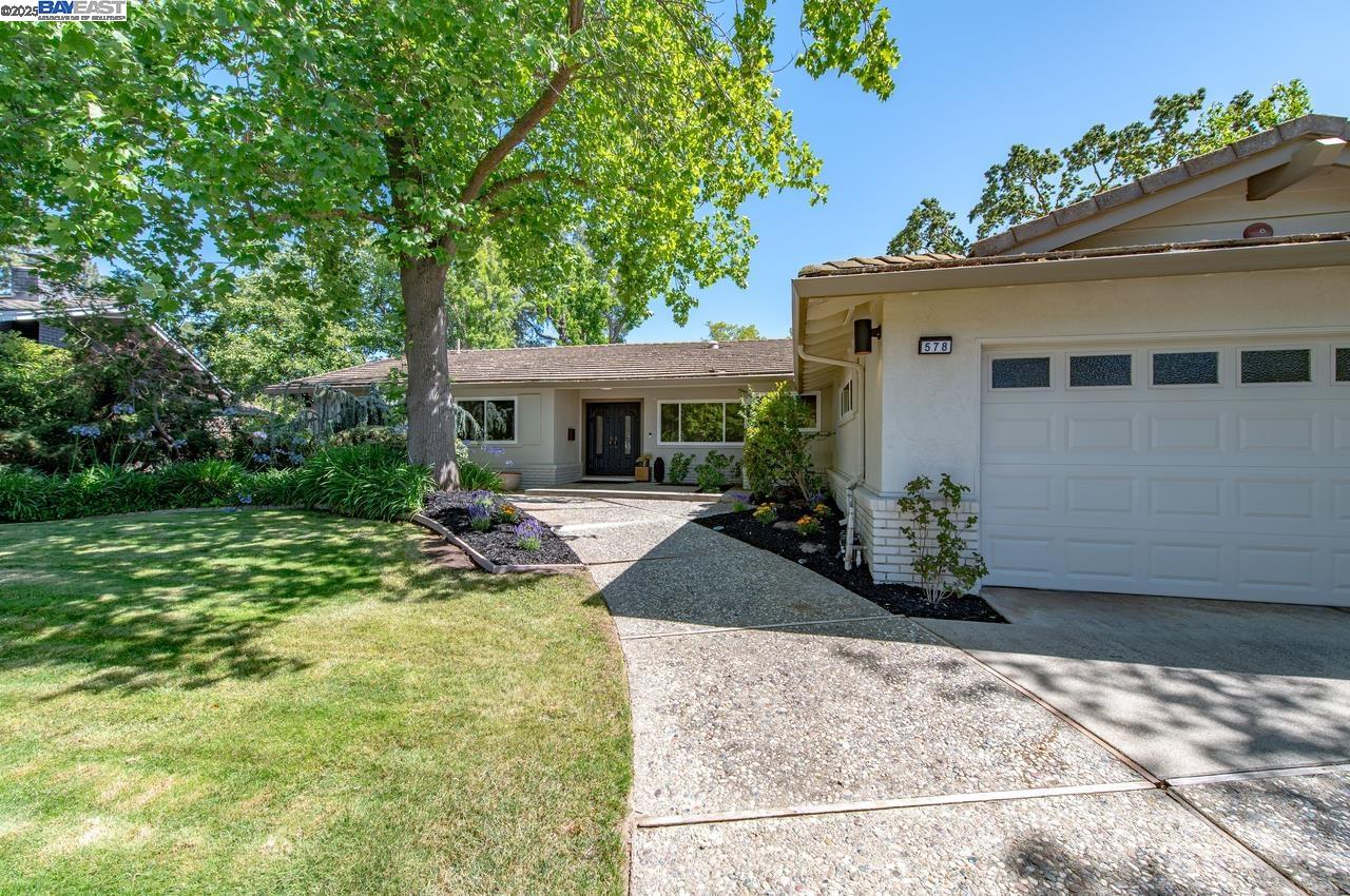 Detail Gallery Image 14 of 37 For 578 Escondido Cir, Livermore,  CA 94550 - 3 Beds | 2/1 Baths