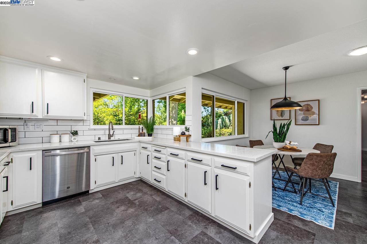 Detail Gallery Image 19 of 37 For 578 Escondido Cir, Livermore,  CA 94550 - 3 Beds | 2/1 Baths