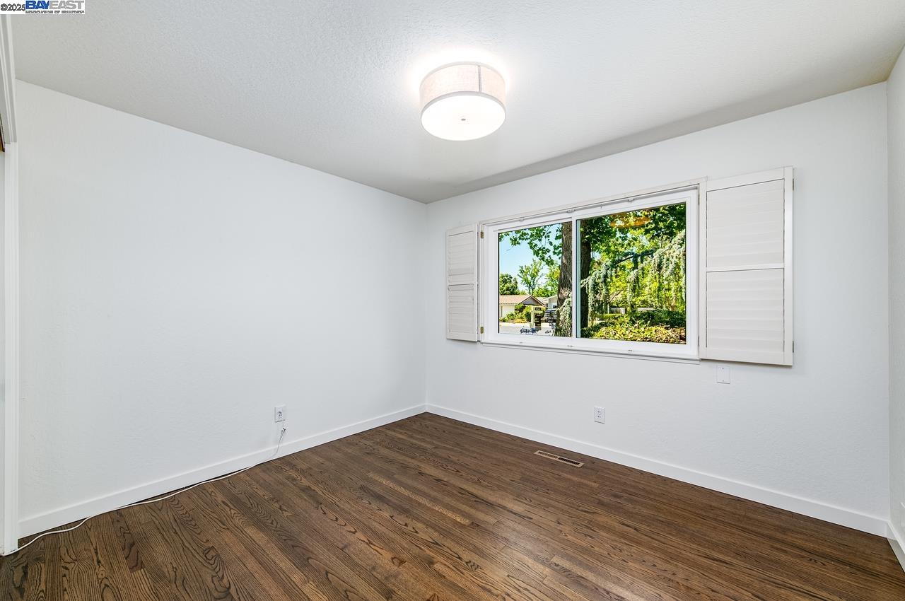 Detail Gallery Image 23 of 37 For 578 Escondido Cir, Livermore,  CA 94550 - 3 Beds | 2/1 Baths