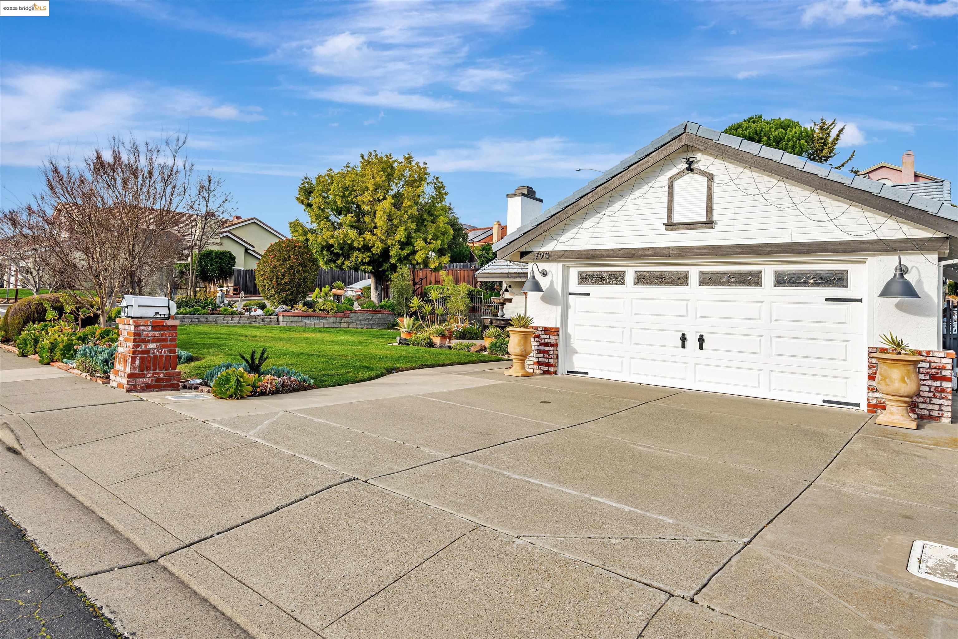 Detail Gallery Image 2 of 30 For 790 Britannia Dr., Vallejo,  CA 94591 - 3 Beds | 2 Baths