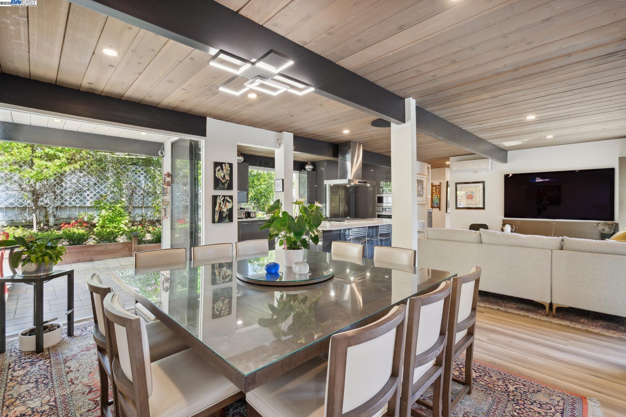 8199 Hansom Dr, Oakland, California 94605, 4 Bedrooms Bedrooms, 8 Rooms Rooms,2 BathroomsBathrooms,Residential,For Sale,8199 Hansom Dr,41099733