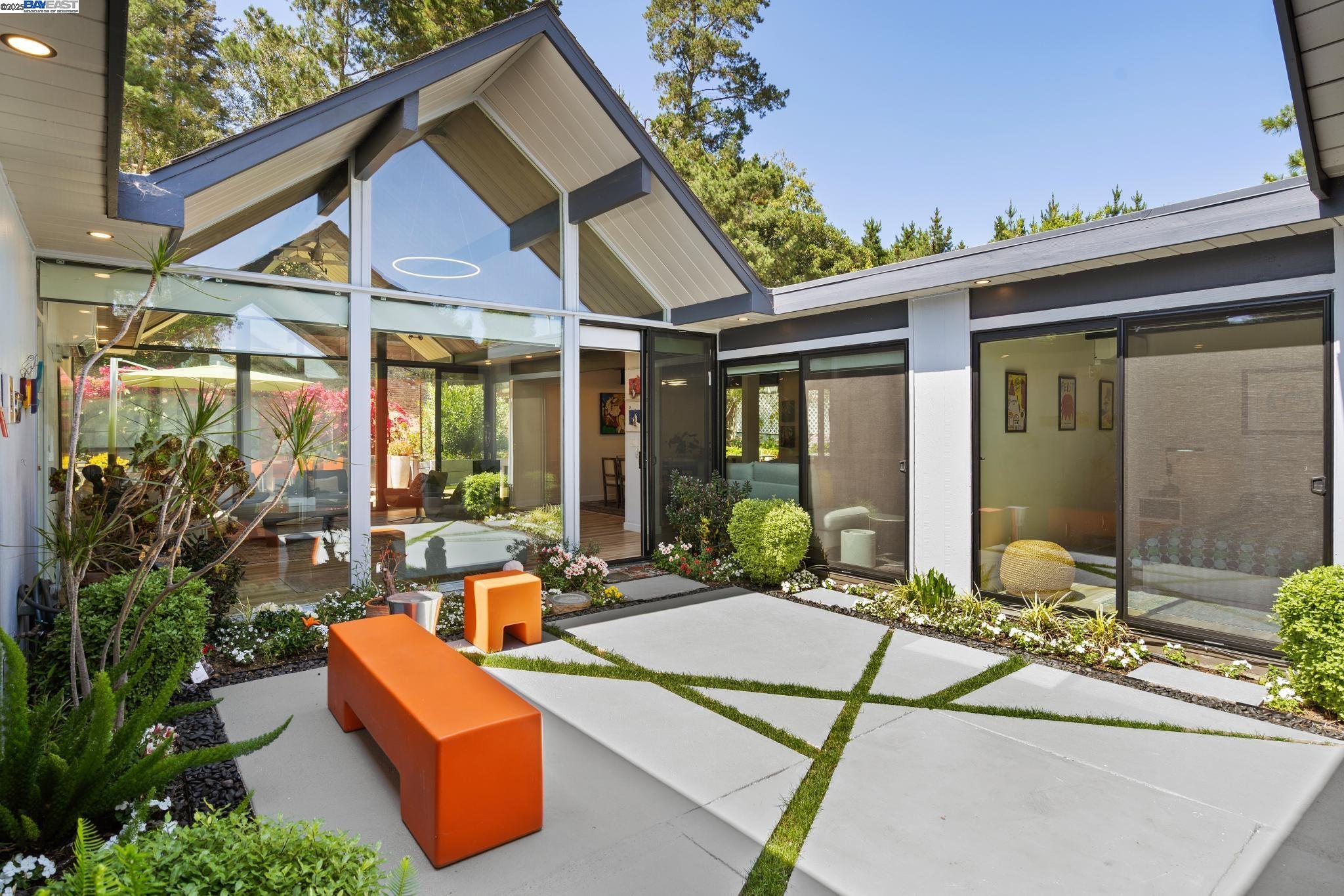 8199 Hansom Dr, Oakland, California 94605, 4 Bedrooms Bedrooms, 8 Rooms Rooms,2 BathroomsBathrooms,Residential,For Sale,8199 Hansom Dr,41099733
