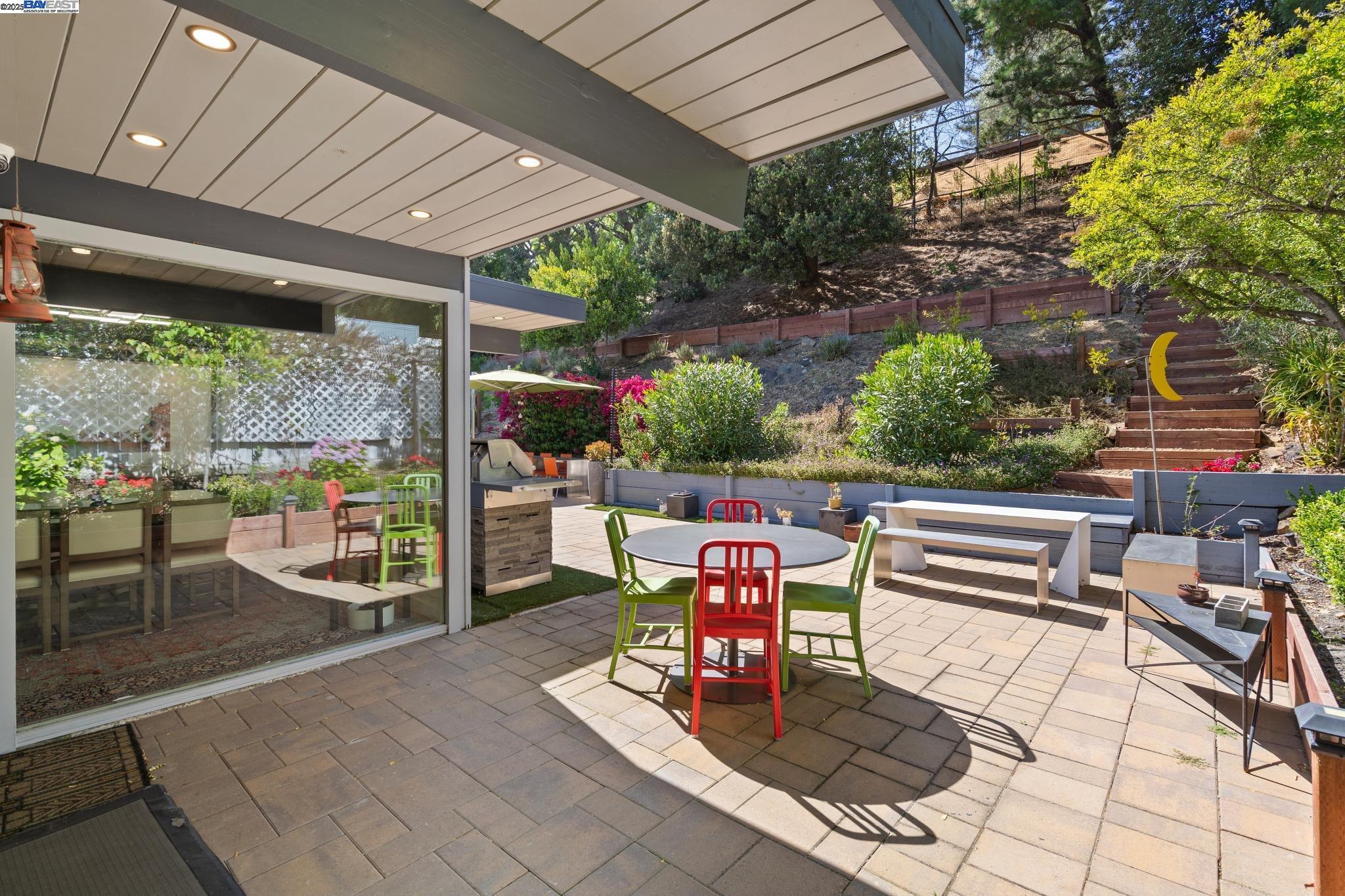 8199 Hansom Dr, Oakland, California 94605, 4 Bedrooms Bedrooms, 8 Rooms Rooms,2 BathroomsBathrooms,Residential,For Sale,8199 Hansom Dr,41099733