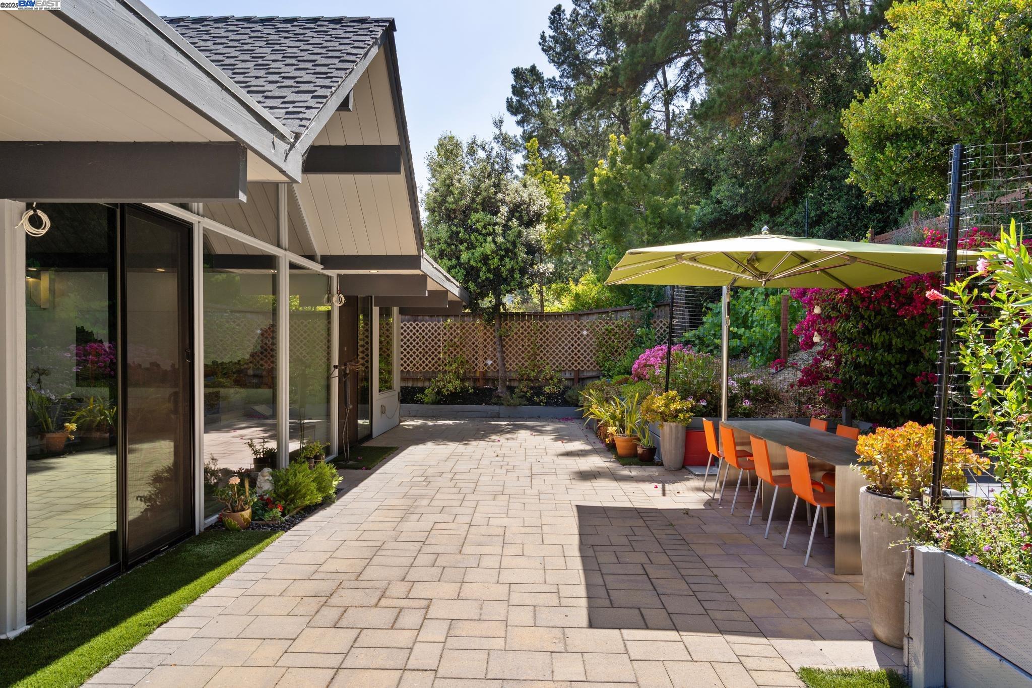 8199 Hansom Dr, Oakland, California 94605, 4 Bedrooms Bedrooms, 8 Rooms Rooms,2 BathroomsBathrooms,Residential,For Sale,8199 Hansom Dr,41099733