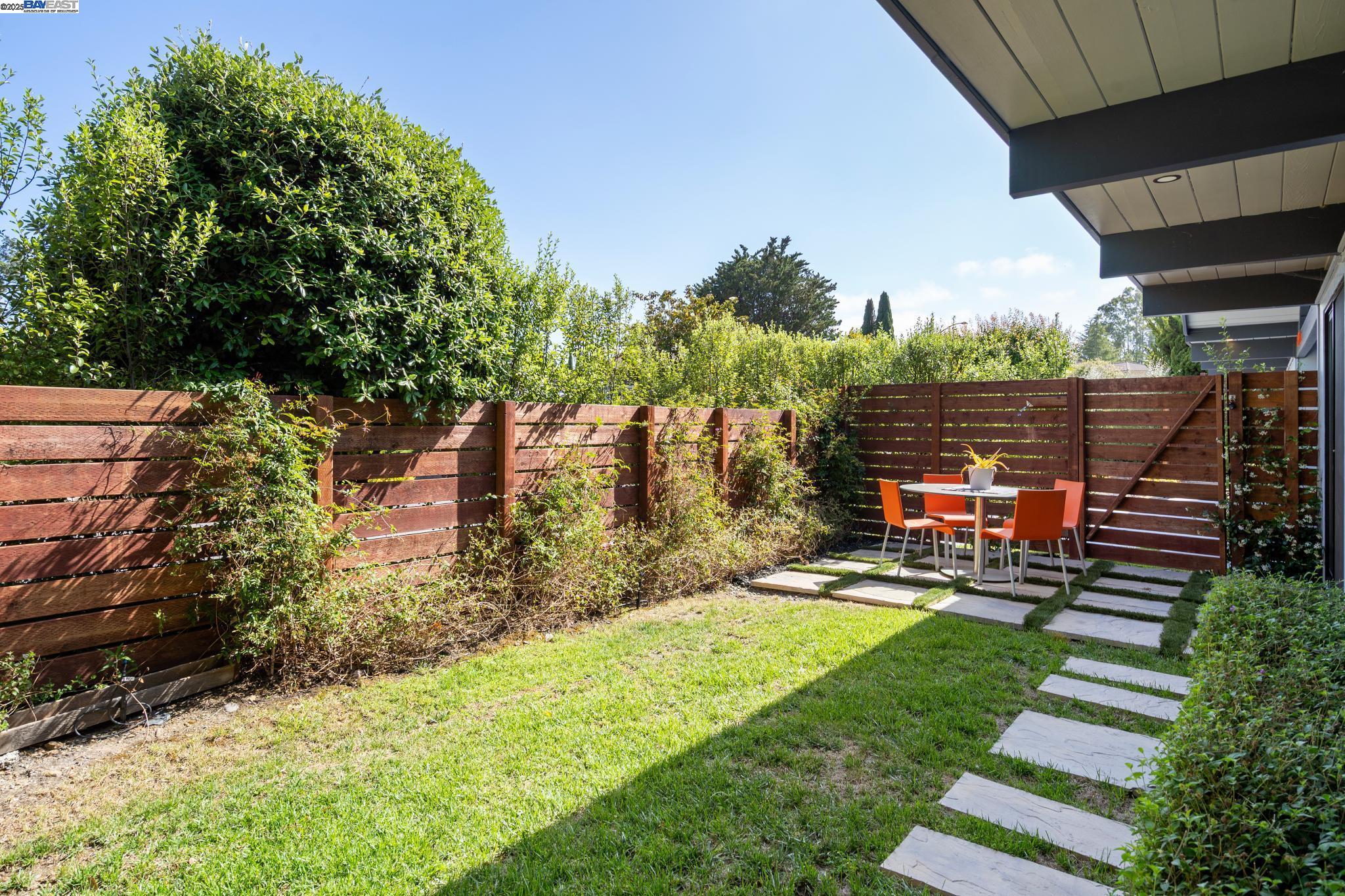 8199 Hansom Dr, Oakland, California 94605, 4 Bedrooms Bedrooms, 8 Rooms Rooms,2 BathroomsBathrooms,Residential,For Sale,8199 Hansom Dr,41099733