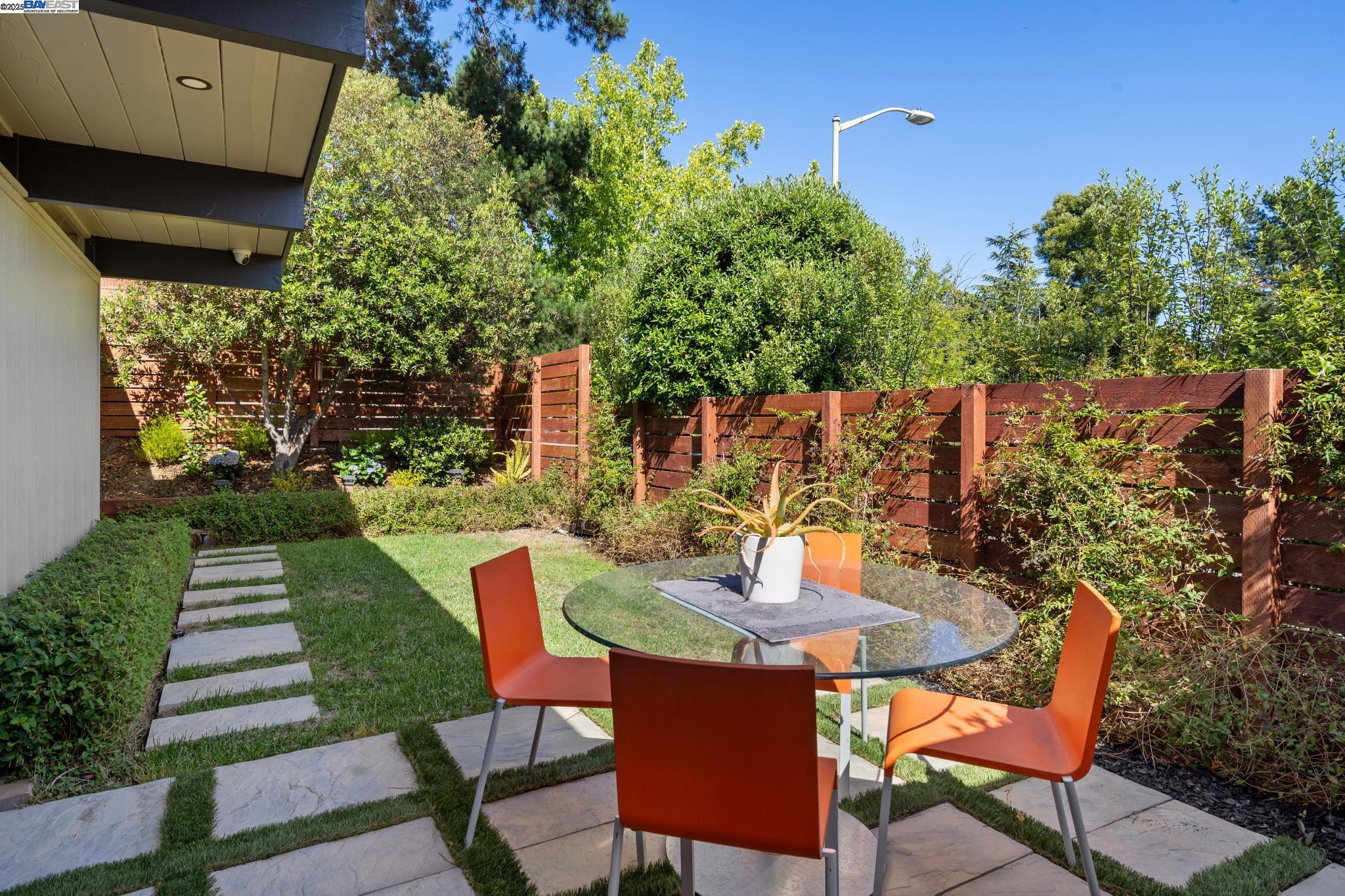 8199 Hansom Dr, Oakland, California 94605, 4 Bedrooms Bedrooms, 8 Rooms Rooms,2 BathroomsBathrooms,Residential,For Sale,8199 Hansom Dr,41099733