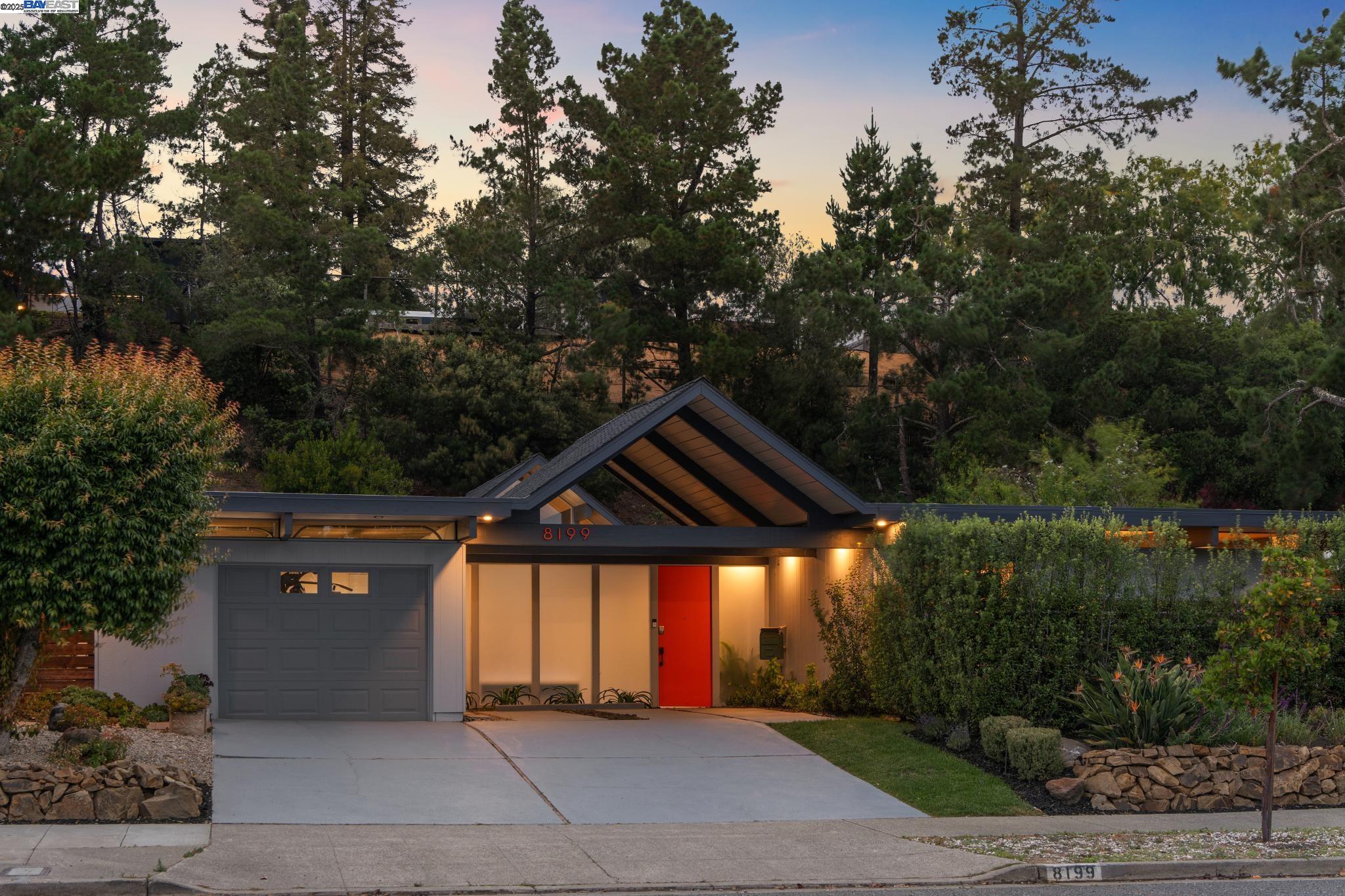 8199 Hansom Dr, Oakland, California 94605, 4 Bedrooms Bedrooms, 8 Rooms Rooms,2 BathroomsBathrooms,Residential,For Sale,8199 Hansom Dr,41099733