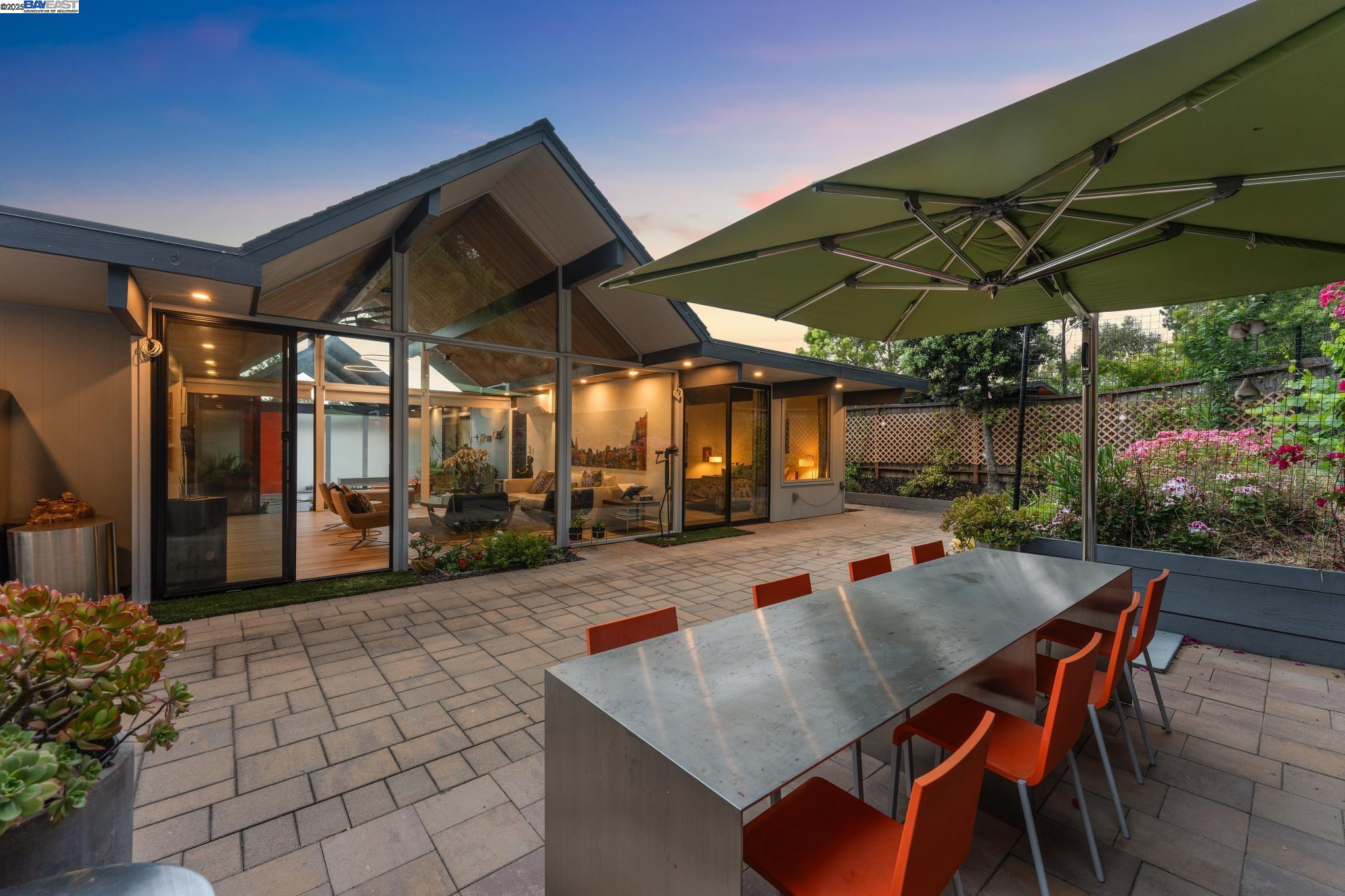 8199 Hansom Dr, Oakland, California 94605, 4 Bedrooms Bedrooms, 8 Rooms Rooms,2 BathroomsBathrooms,Residential,For Sale,8199 Hansom Dr,41099733