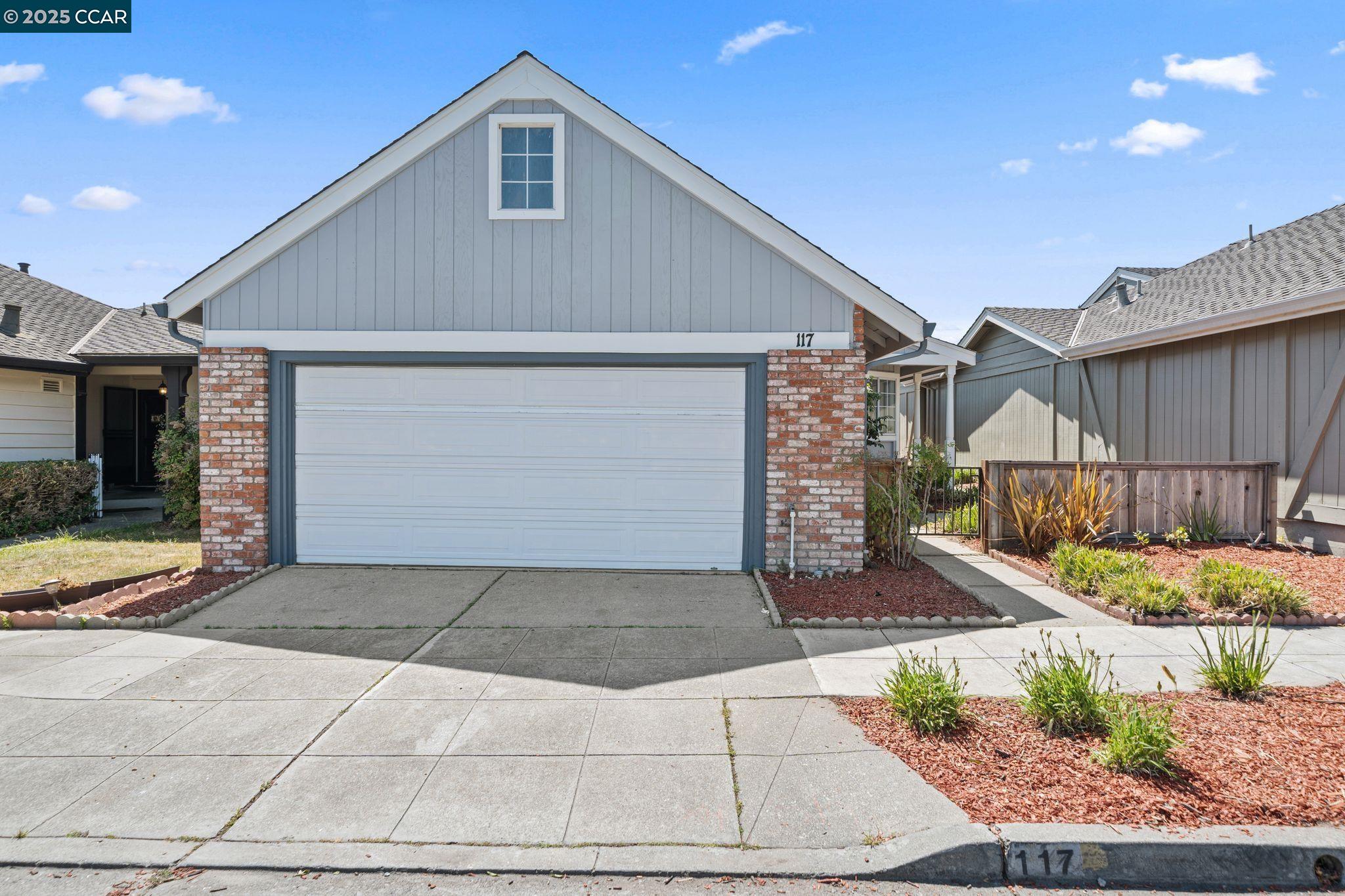 Detail Gallery Image 1 of 1 For 117 Brighton Rd, Alameda,  CA 94502 - 3 Beds | 2 Baths