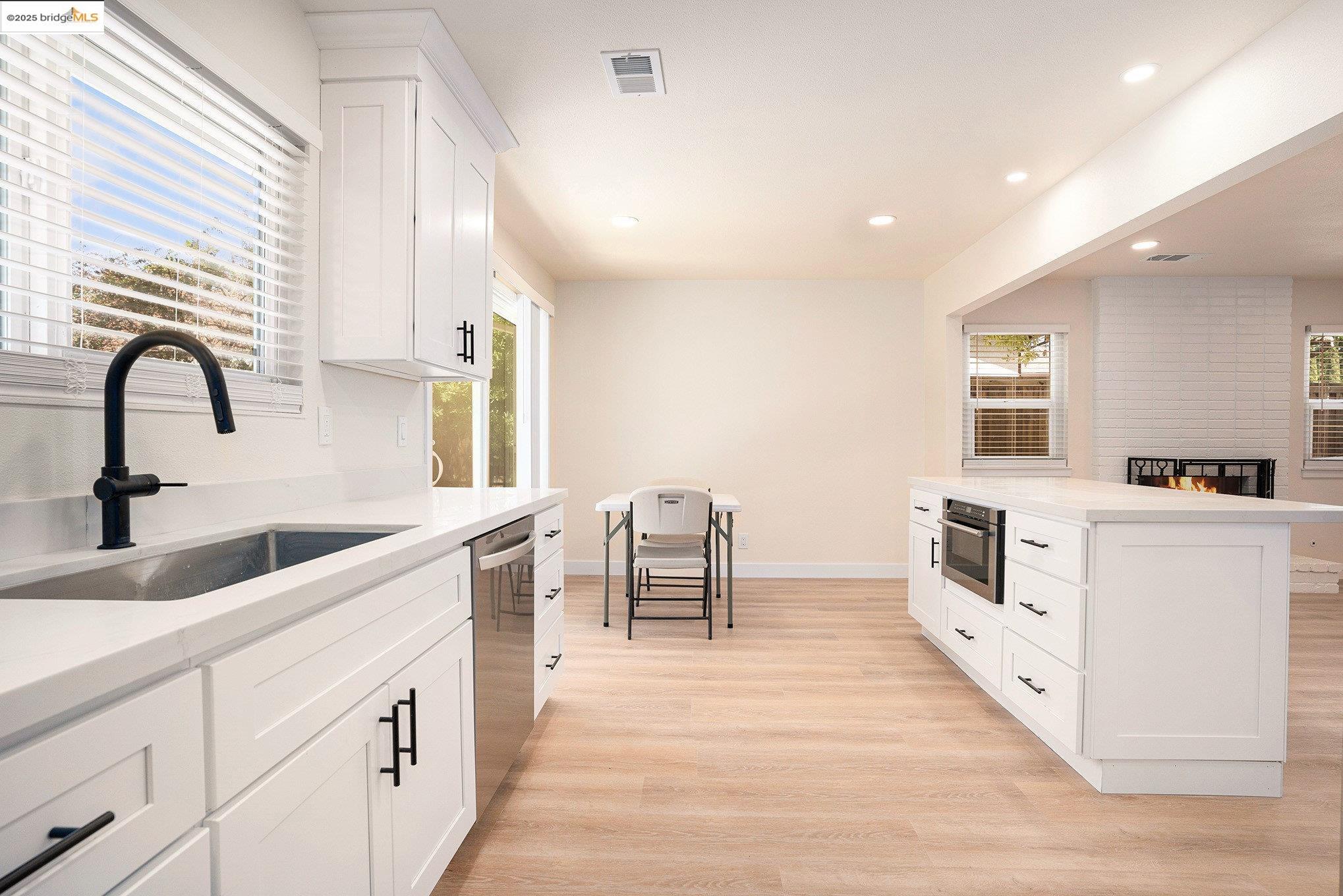 Detail Gallery Image 17 of 24 For 139 Heather Ave, Hercules,  CA 94547 - 3 Beds | 2 Baths