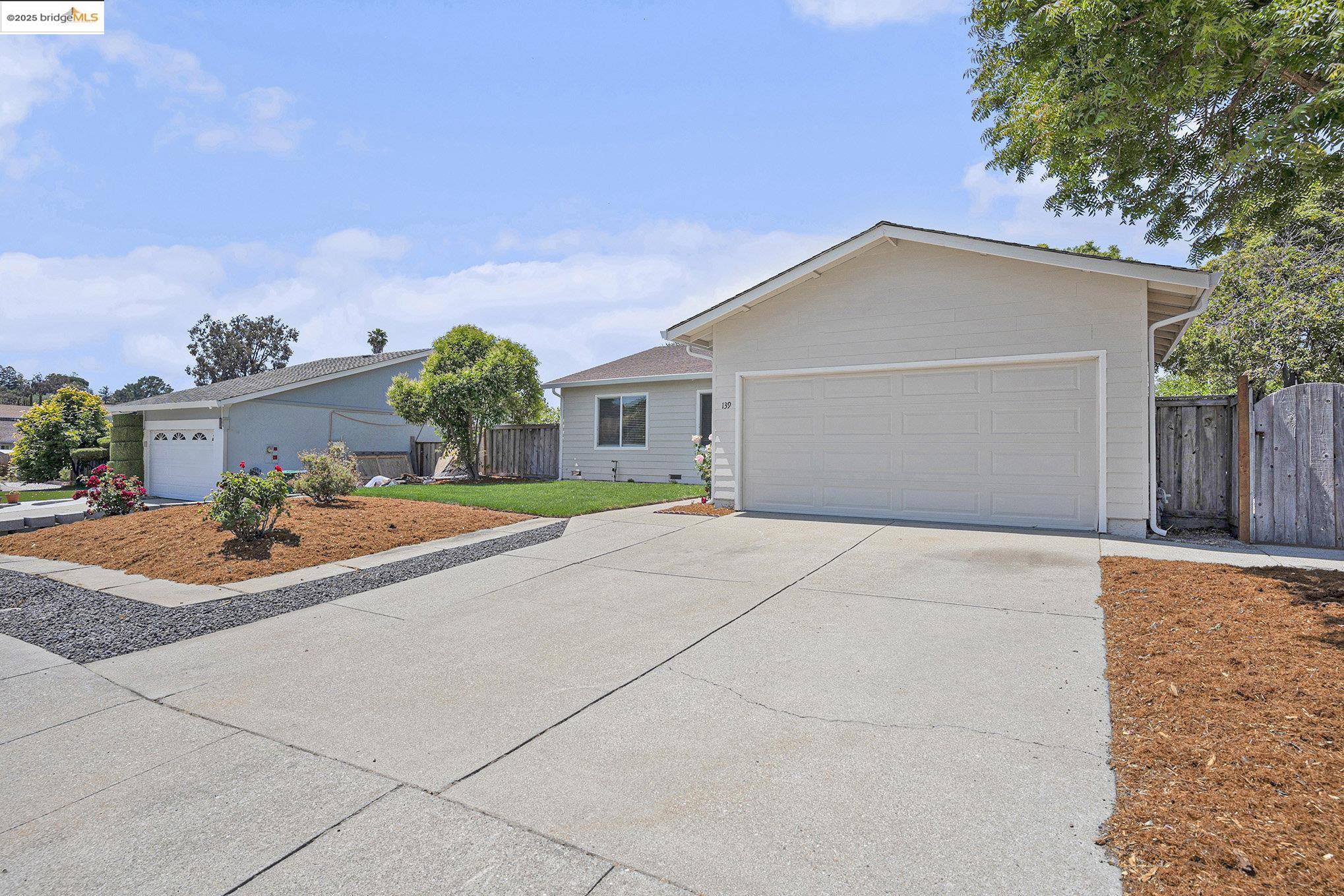 Detail Gallery Image 4 of 24 For 139 Heather Ave, Hercules,  CA 94547 - 3 Beds | 2 Baths