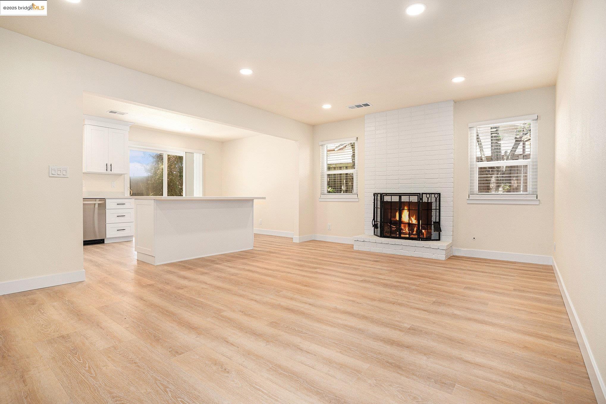 Detail Gallery Image 5 of 24 For 139 Heather Ave, Hercules,  CA 94547 - 3 Beds | 2 Baths