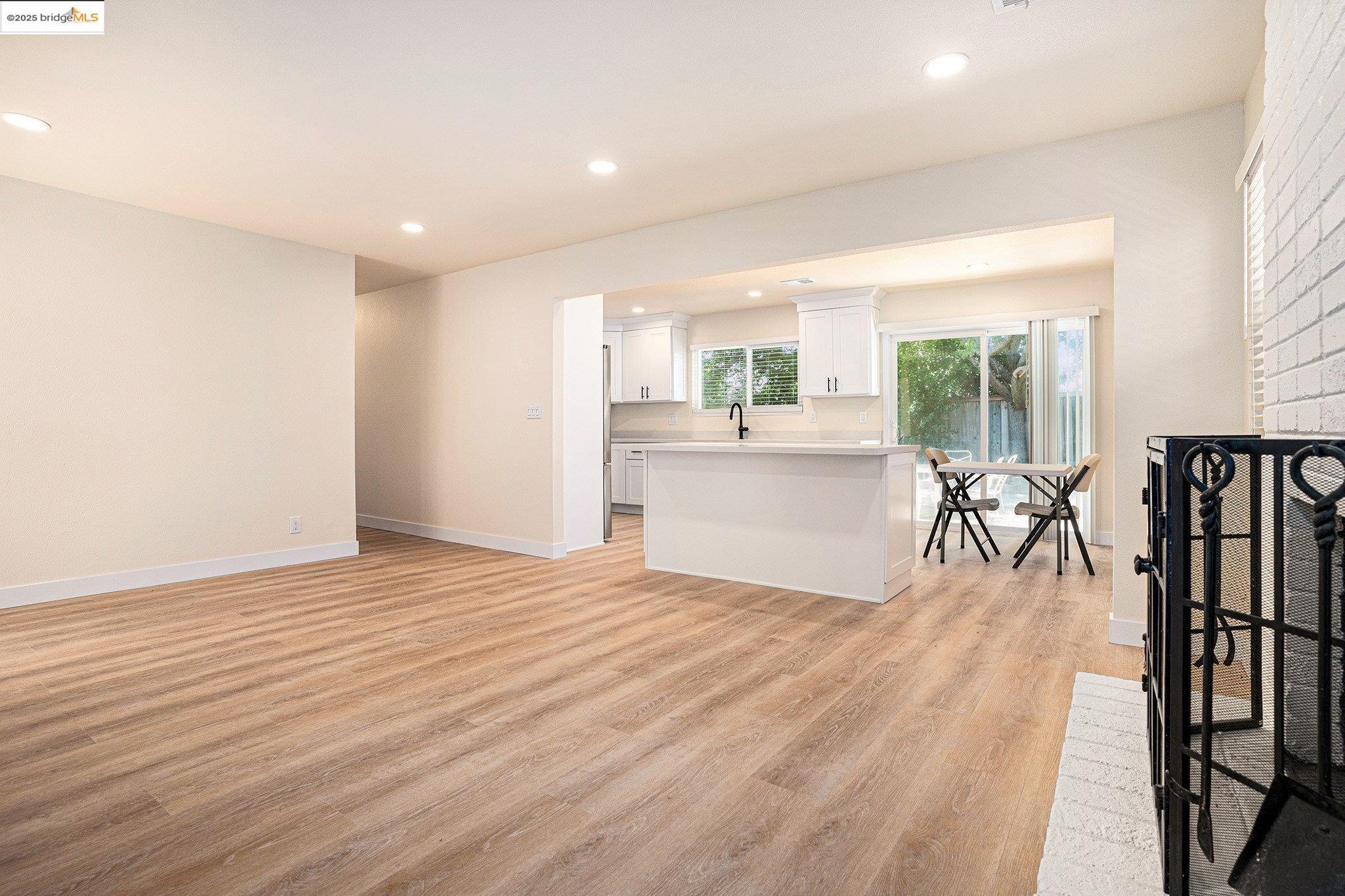 Detail Gallery Image 6 of 24 For 139 Heather Ave, Hercules,  CA 94547 - 3 Beds | 2 Baths
