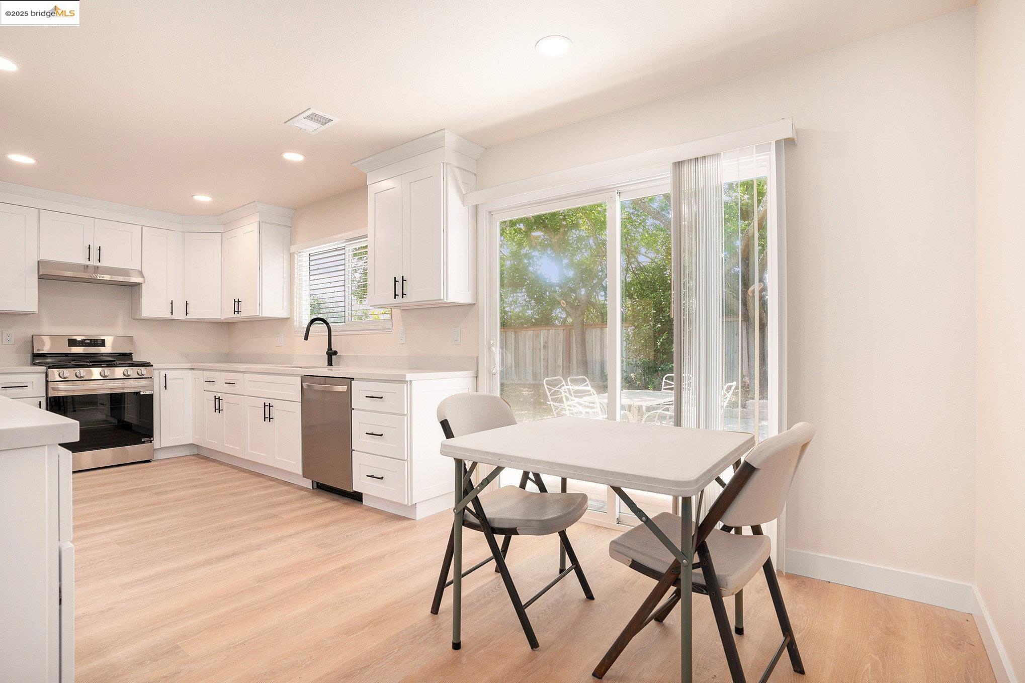 Detail Gallery Image 8 of 24 For 139 Heather Ave, Hercules,  CA 94547 - 3 Beds | 2 Baths
