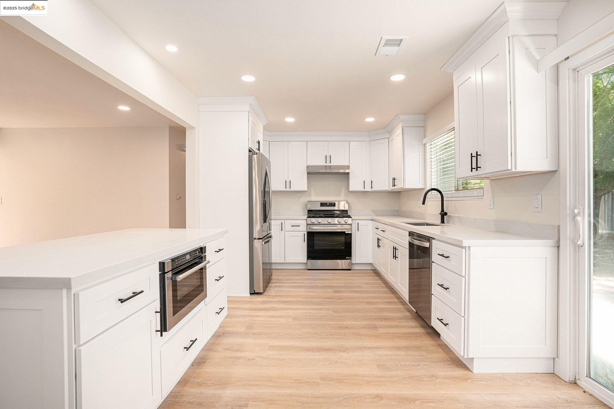 Detail Gallery Image 9 of 24 For 139 Heather Ave, Hercules,  CA 94547 - 3 Beds | 2 Baths