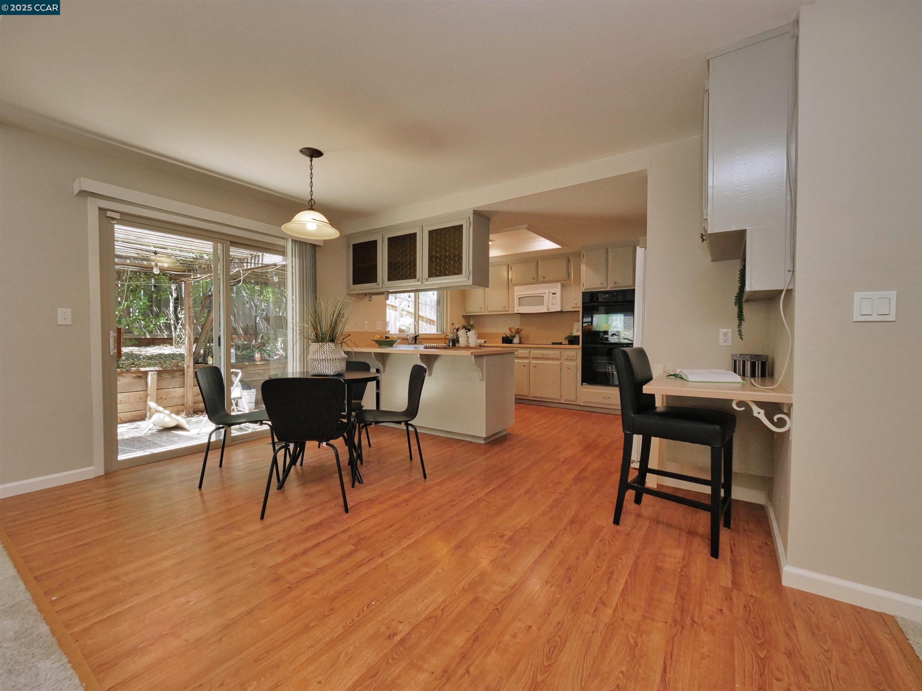 Detail Gallery Image 14 of 60 For 4311 Oakdale Place, Pittsburg,  CA 94565-6228 - 4 Beds | 2/1 Baths