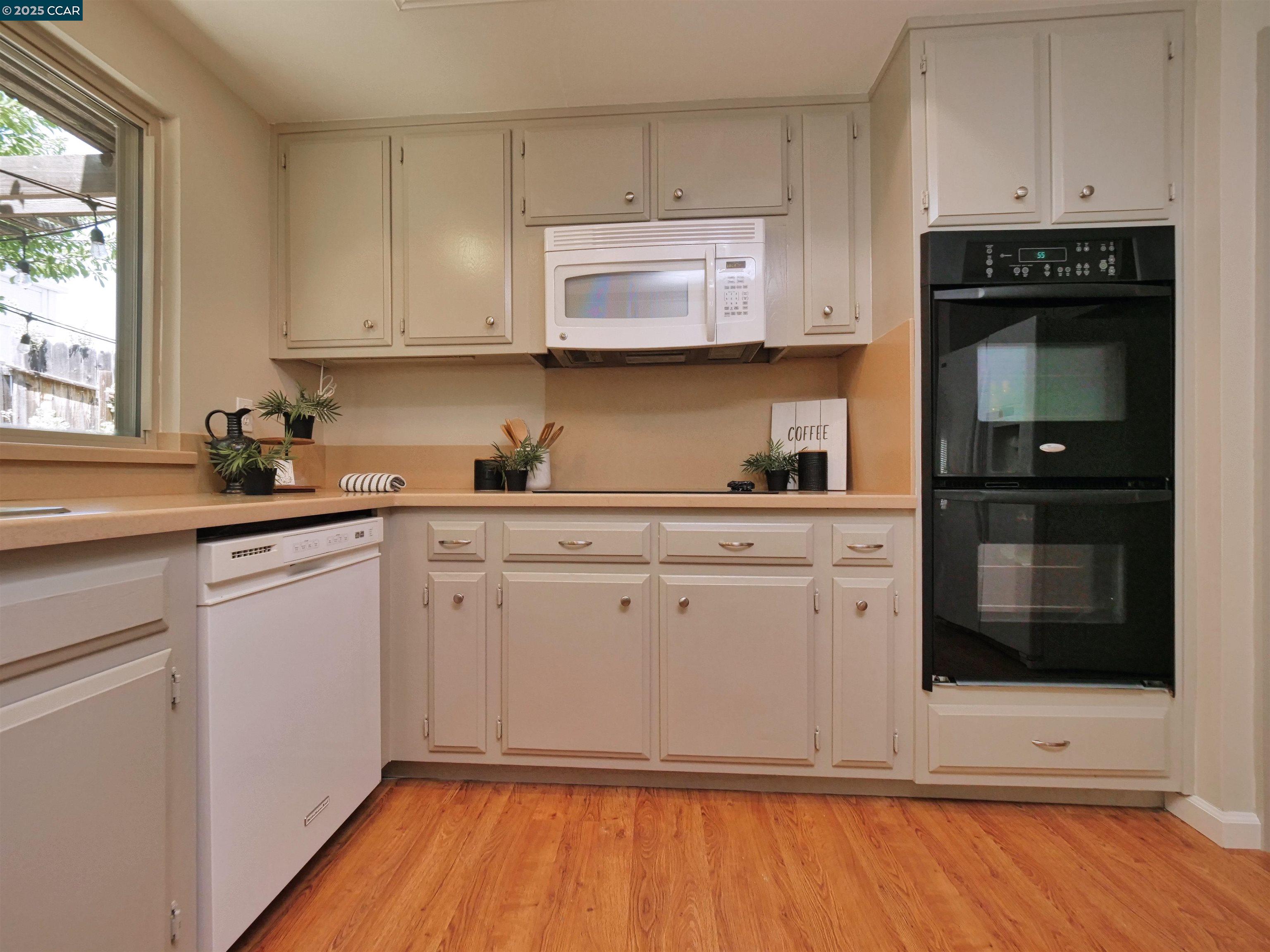 Detail Gallery Image 18 of 60 For 4311 Oakdale Place, Pittsburg,  CA 94565-6228 - 4 Beds | 2/1 Baths