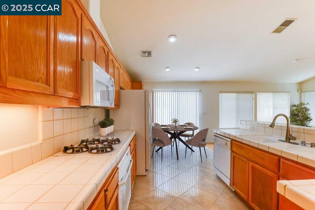Detail Gallery Image 11 of 24 For 4513 Country Hills Dr, Antioch,  CA 94531 - 3 Beds | 2 Baths