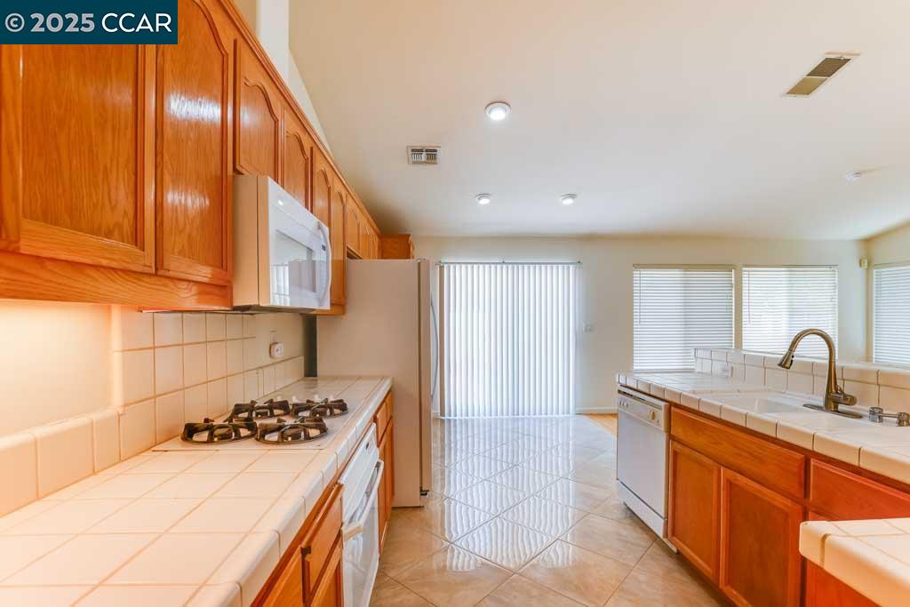 Detail Gallery Image 10 of 24 For 4513 Country Hills Dr, Antioch,  CA 94531 - 3 Beds | 2 Baths