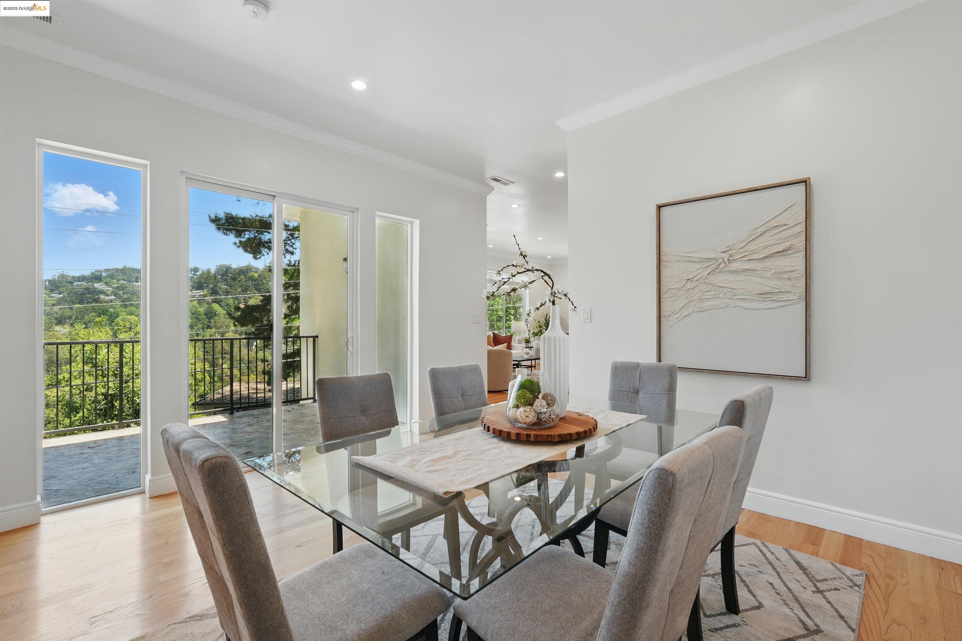 Detail Gallery Image 11 of 53 For 5915 Balboa Dr, Oakland,  CA 94611 - 5 Beds | 5 Baths