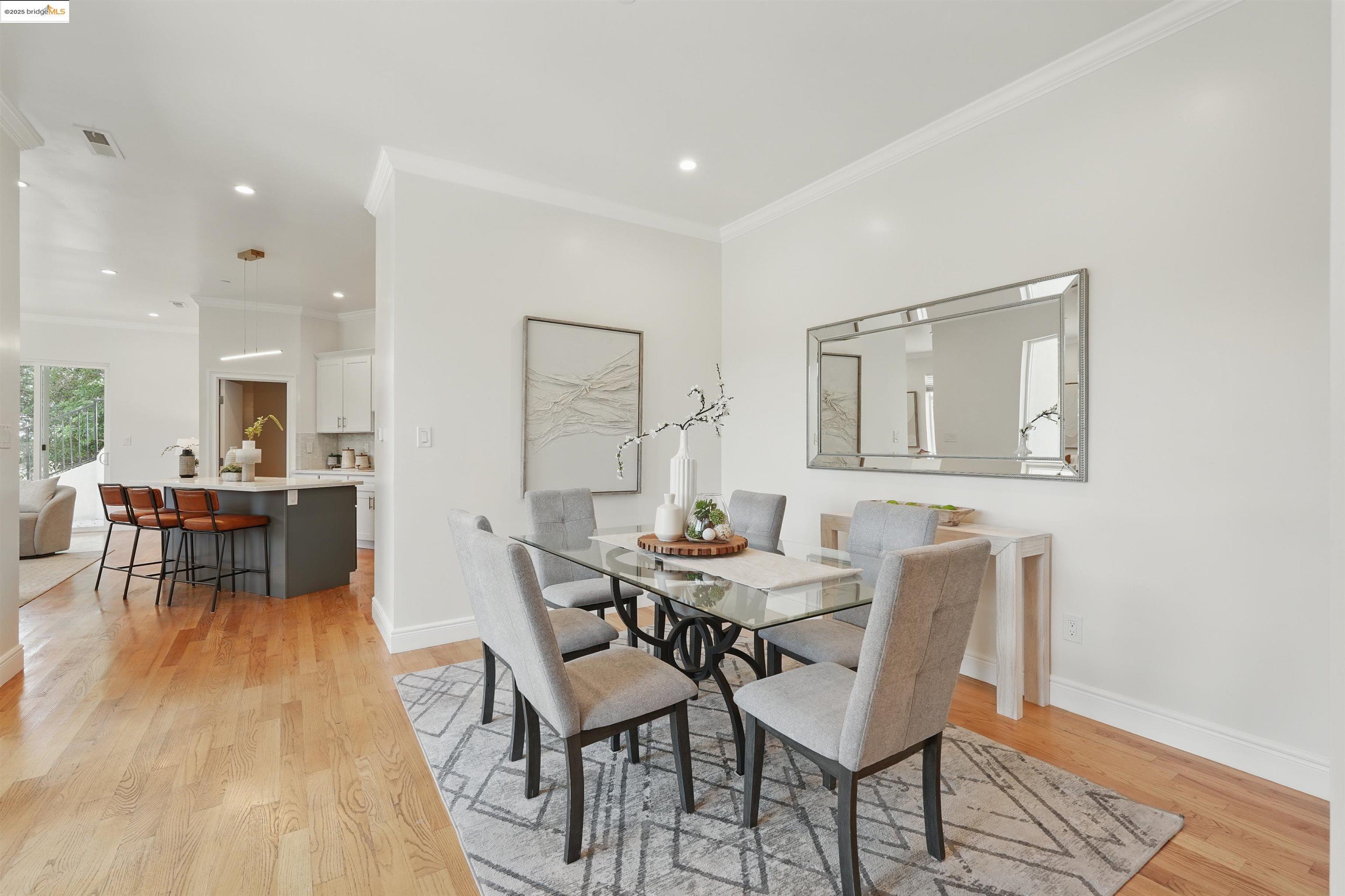 Detail Gallery Image 13 of 53 For 5915 Balboa Dr, Oakland,  CA 94611 - 5 Beds | 5 Baths