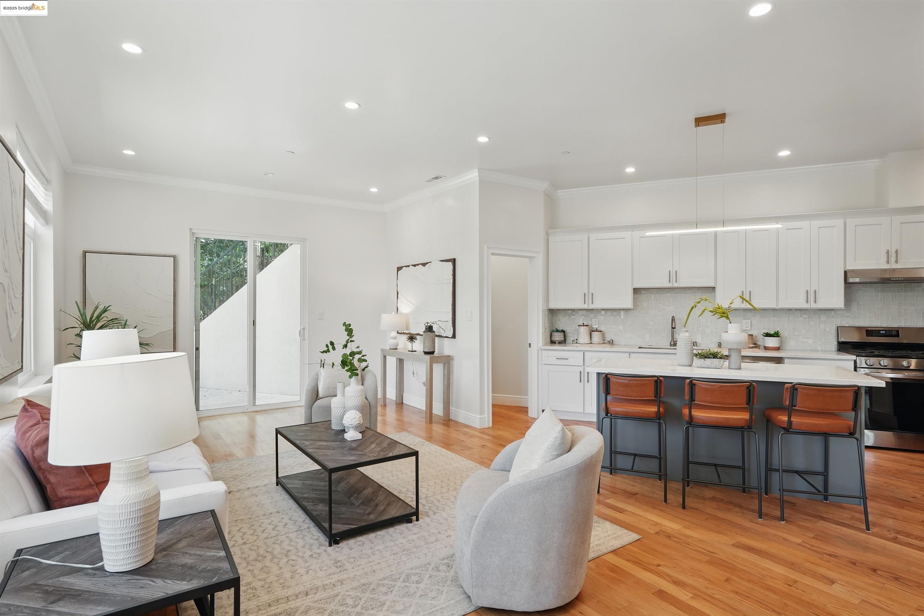 Detail Gallery Image 17 of 53 For 5915 Balboa Dr, Oakland,  CA 94611 - 5 Beds | 5 Baths