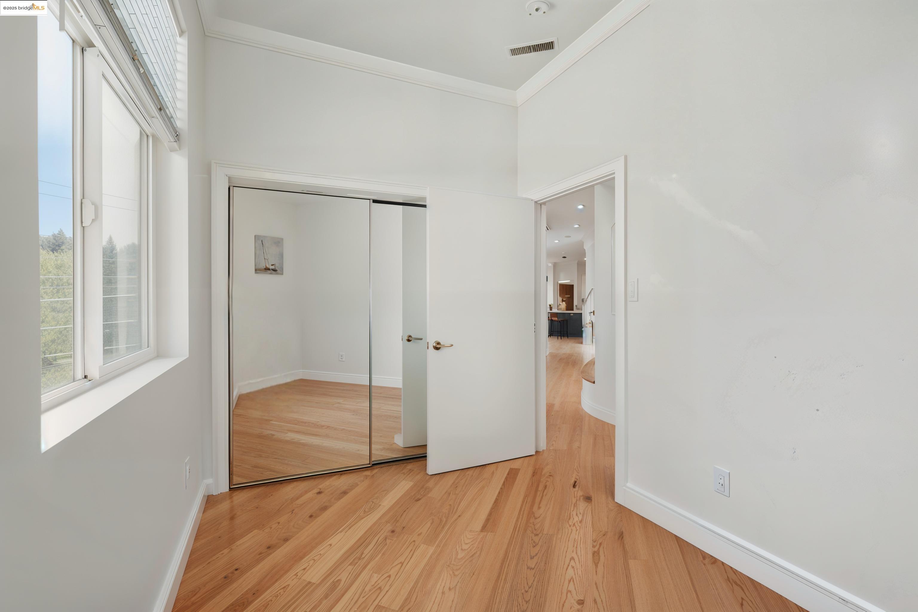 Detail Gallery Image 23 of 53 For 5915 Balboa Dr, Oakland,  CA 94611 - 5 Beds | 5 Baths