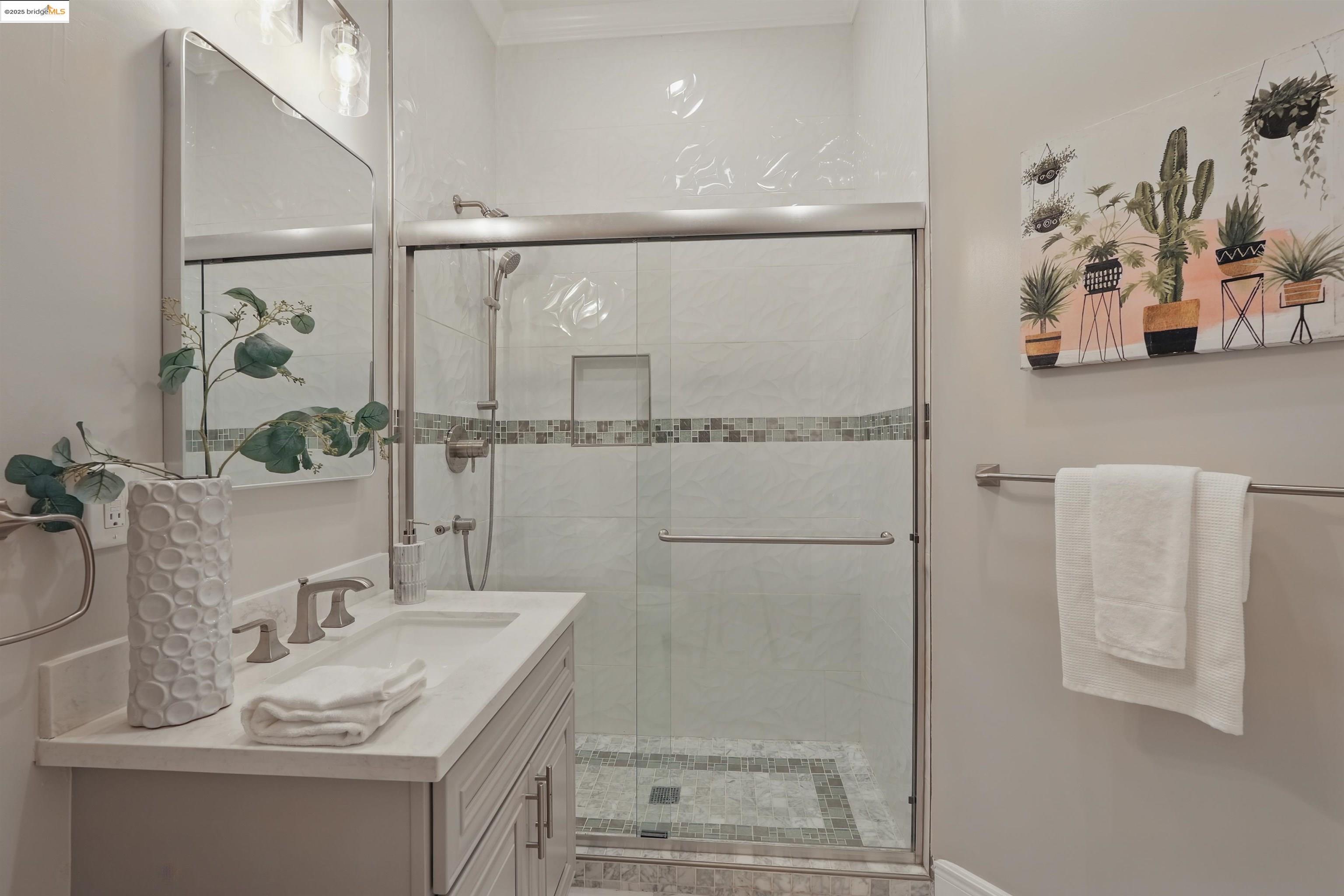 Detail Gallery Image 25 of 53 For 5915 Balboa Dr, Oakland,  CA 94611 - 5 Beds | 5 Baths