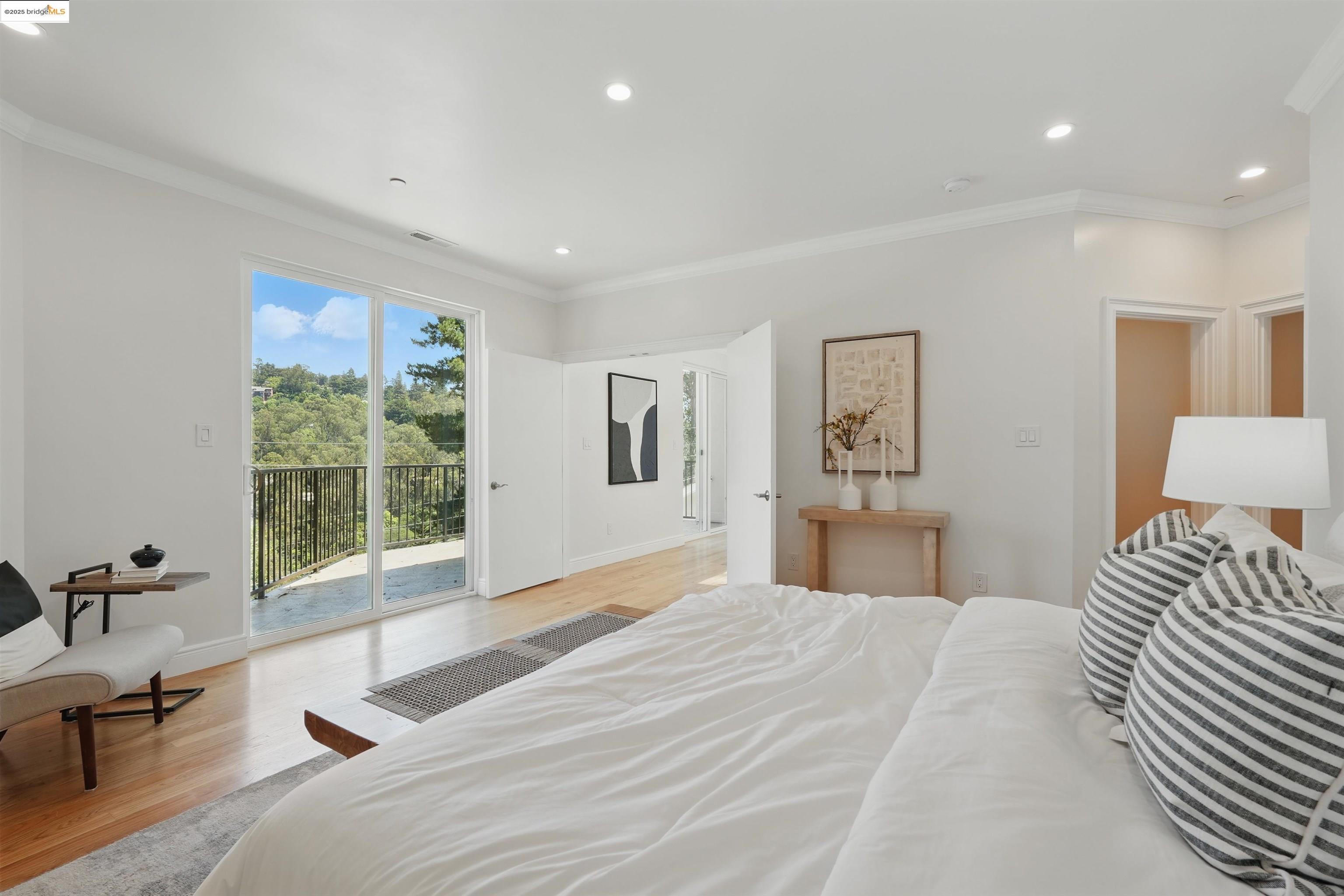 Detail Gallery Image 30 of 53 For 5915 Balboa Dr, Oakland,  CA 94611 - 5 Beds | 5 Baths