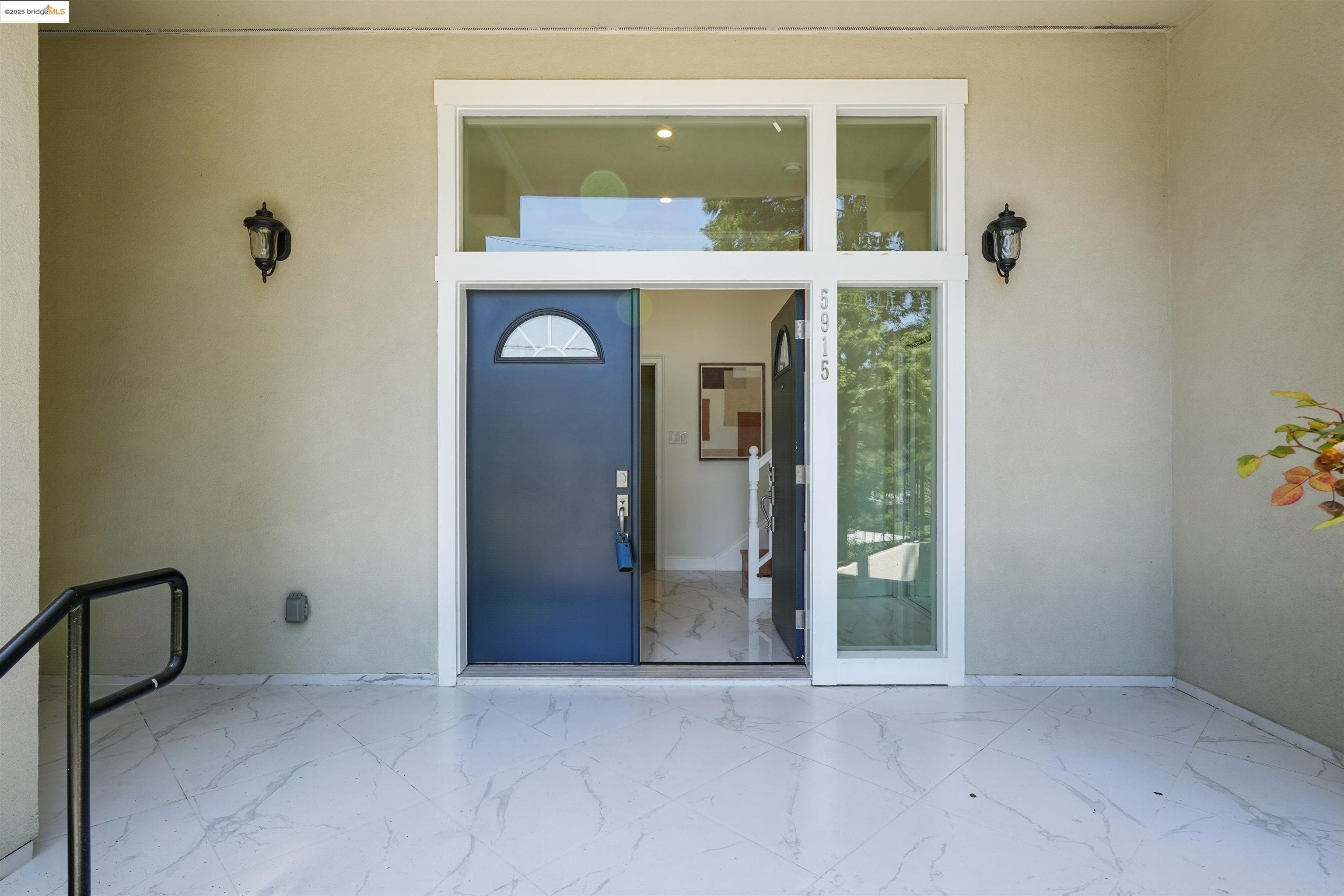 Detail Gallery Image 4 of 53 For 5915 Balboa Dr, Oakland,  CA 94611 - 5 Beds | 5 Baths