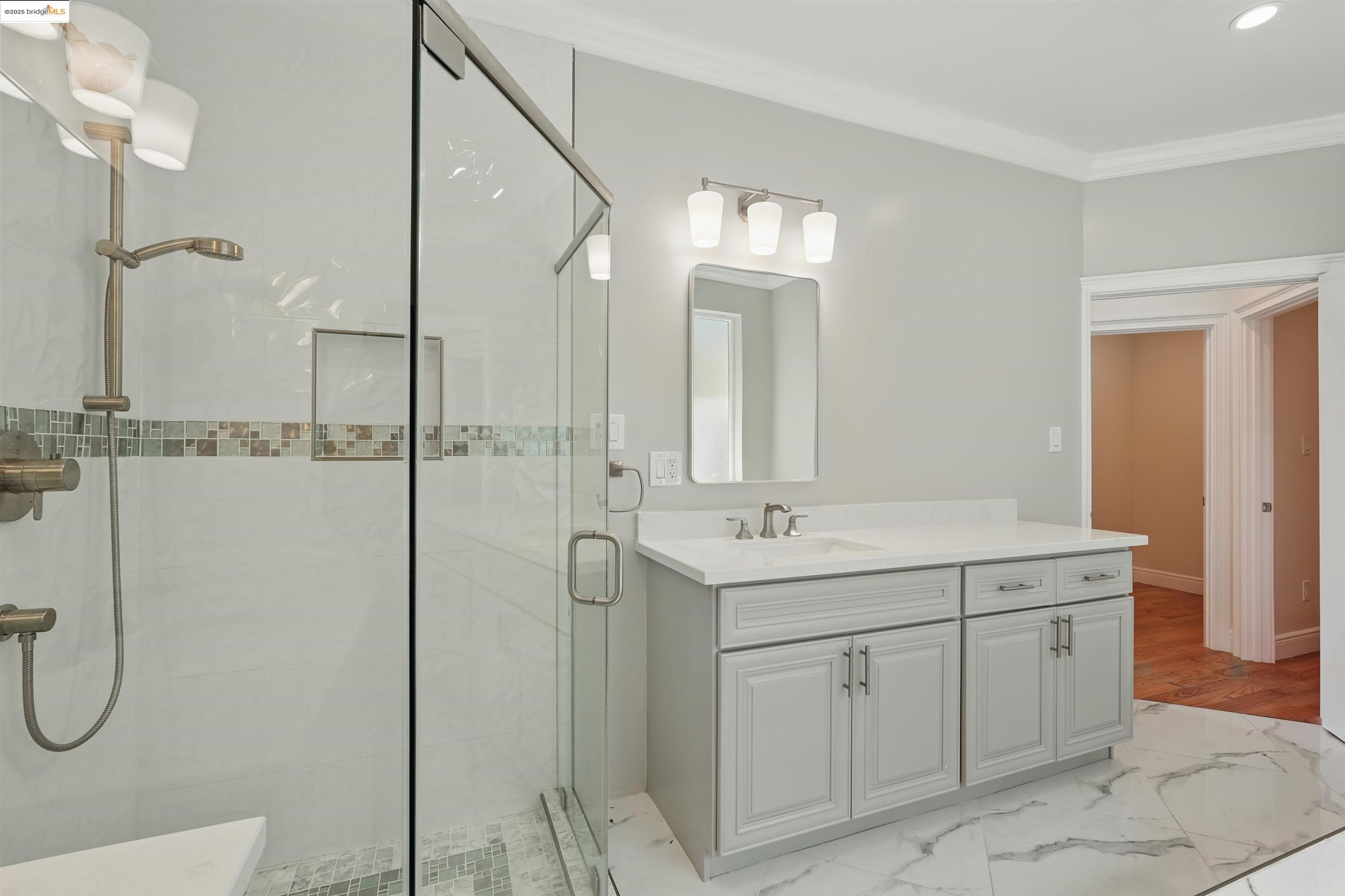 Detail Gallery Image 33 of 53 For 5915 Balboa Dr, Oakland,  CA 94611 - 5 Beds | 5 Baths