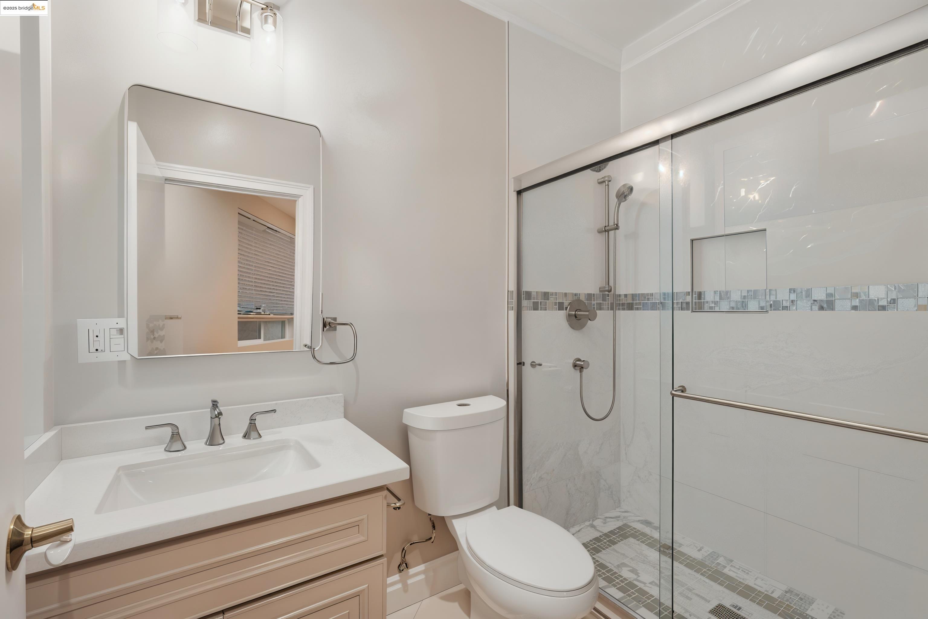 Detail Gallery Image 36 of 53 For 5915 Balboa Dr, Oakland,  CA 94611 - 5 Beds | 5 Baths