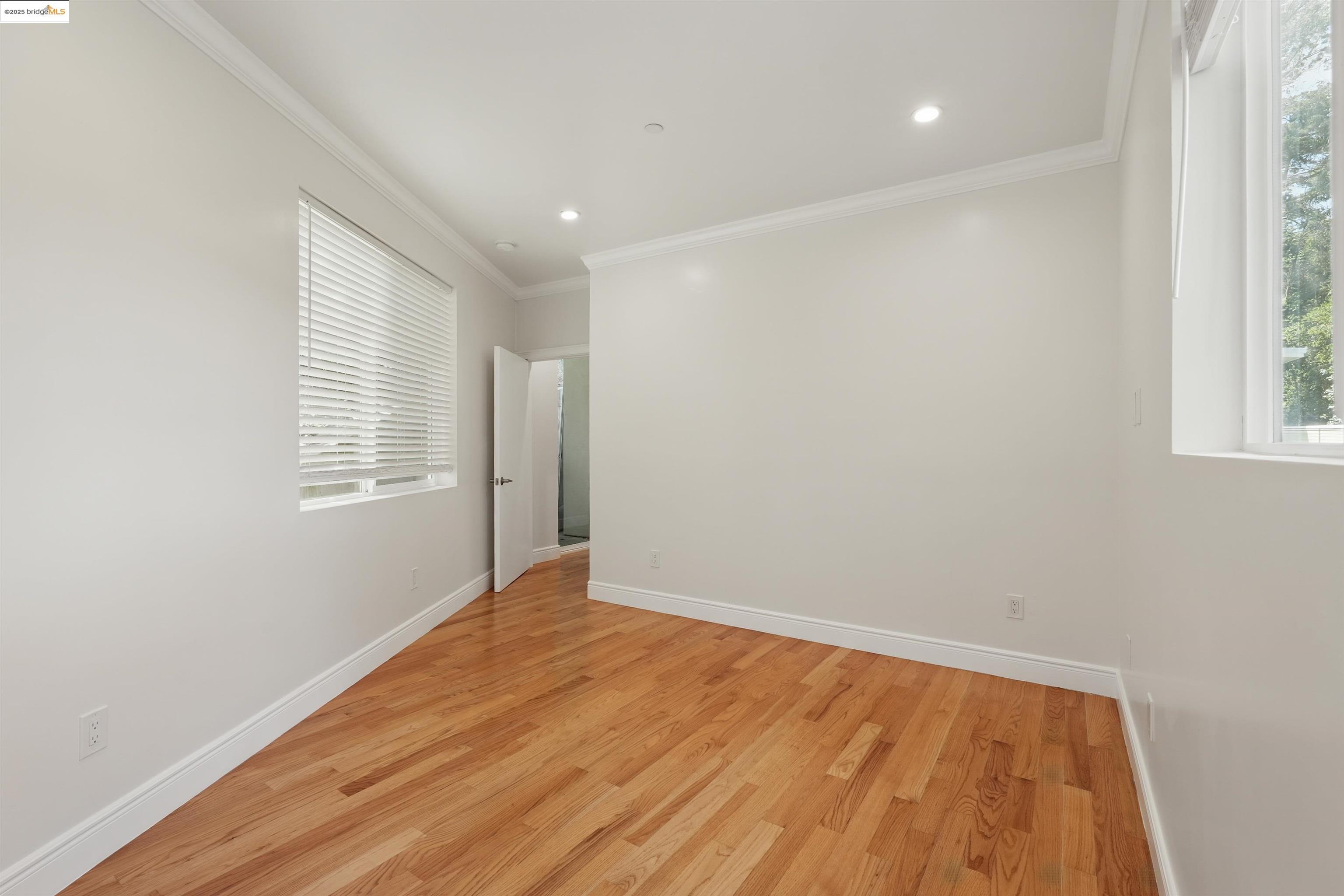 Detail Gallery Image 40 of 53 For 5915 Balboa Dr, Oakland,  CA 94611 - 5 Beds | 5 Baths
