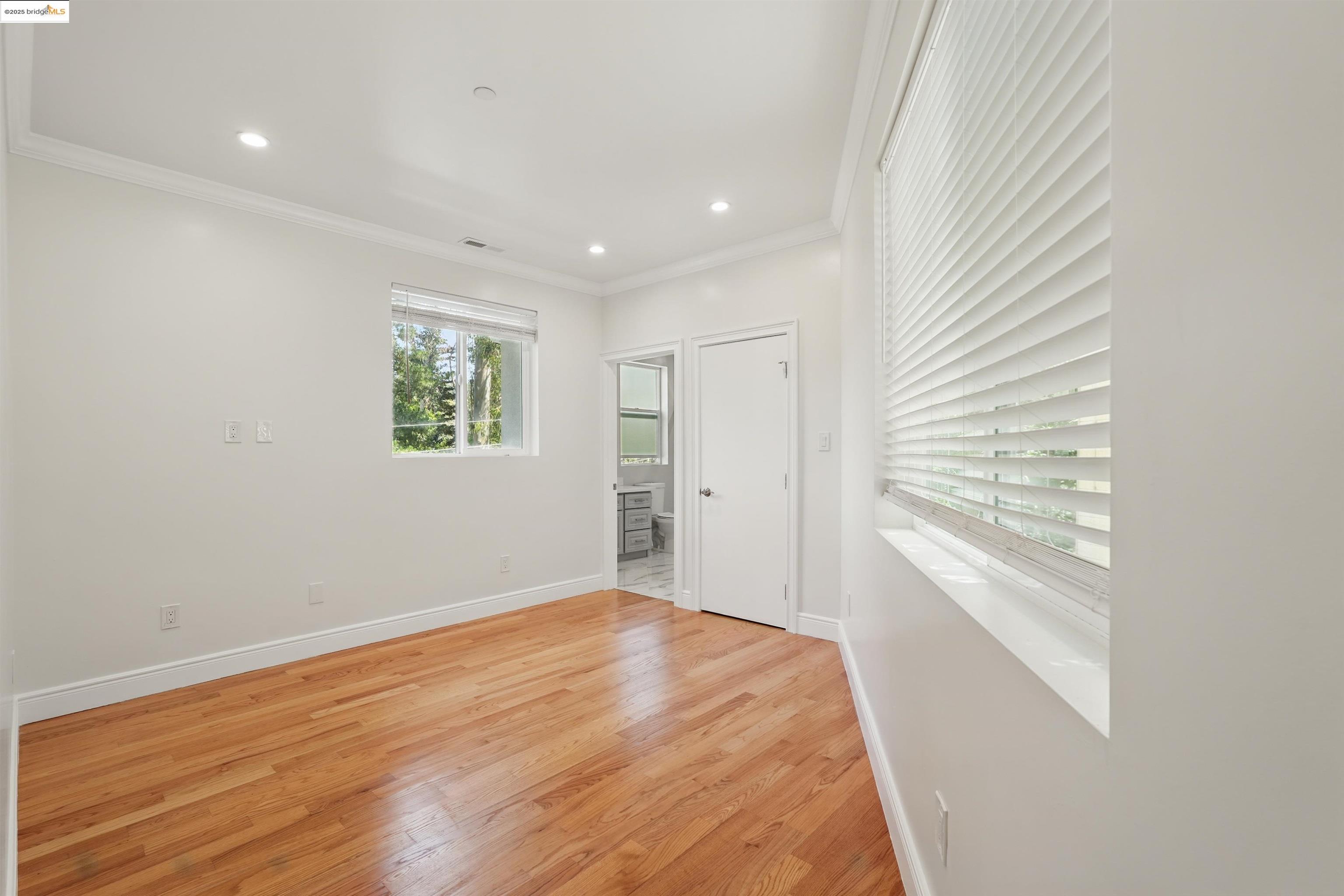 Detail Gallery Image 42 of 53 For 5915 Balboa Dr, Oakland,  CA 94611 - 5 Beds | 5 Baths