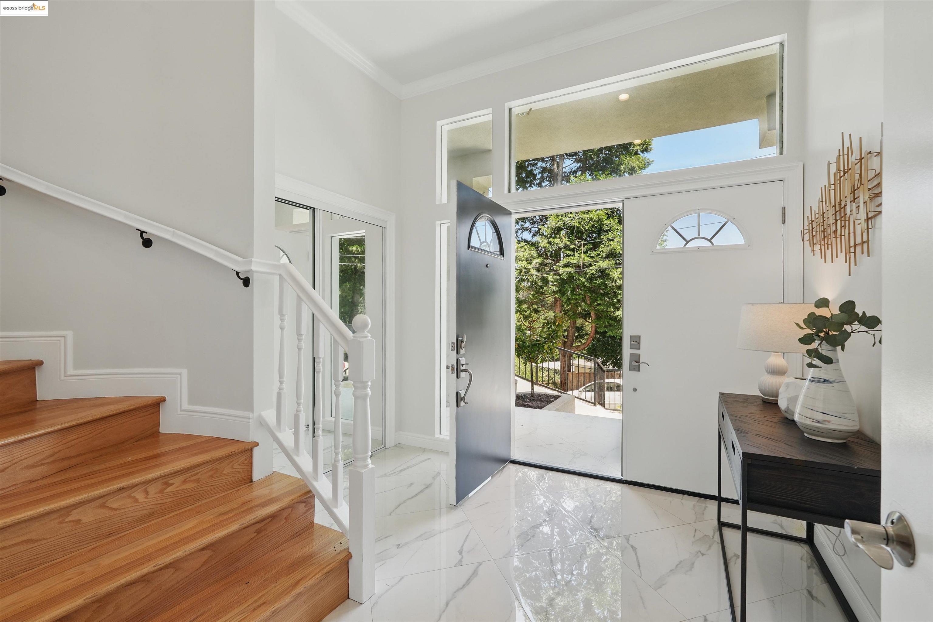 Detail Gallery Image 6 of 53 For 5915 Balboa Dr, Oakland,  CA 94611 - 5 Beds | 5 Baths