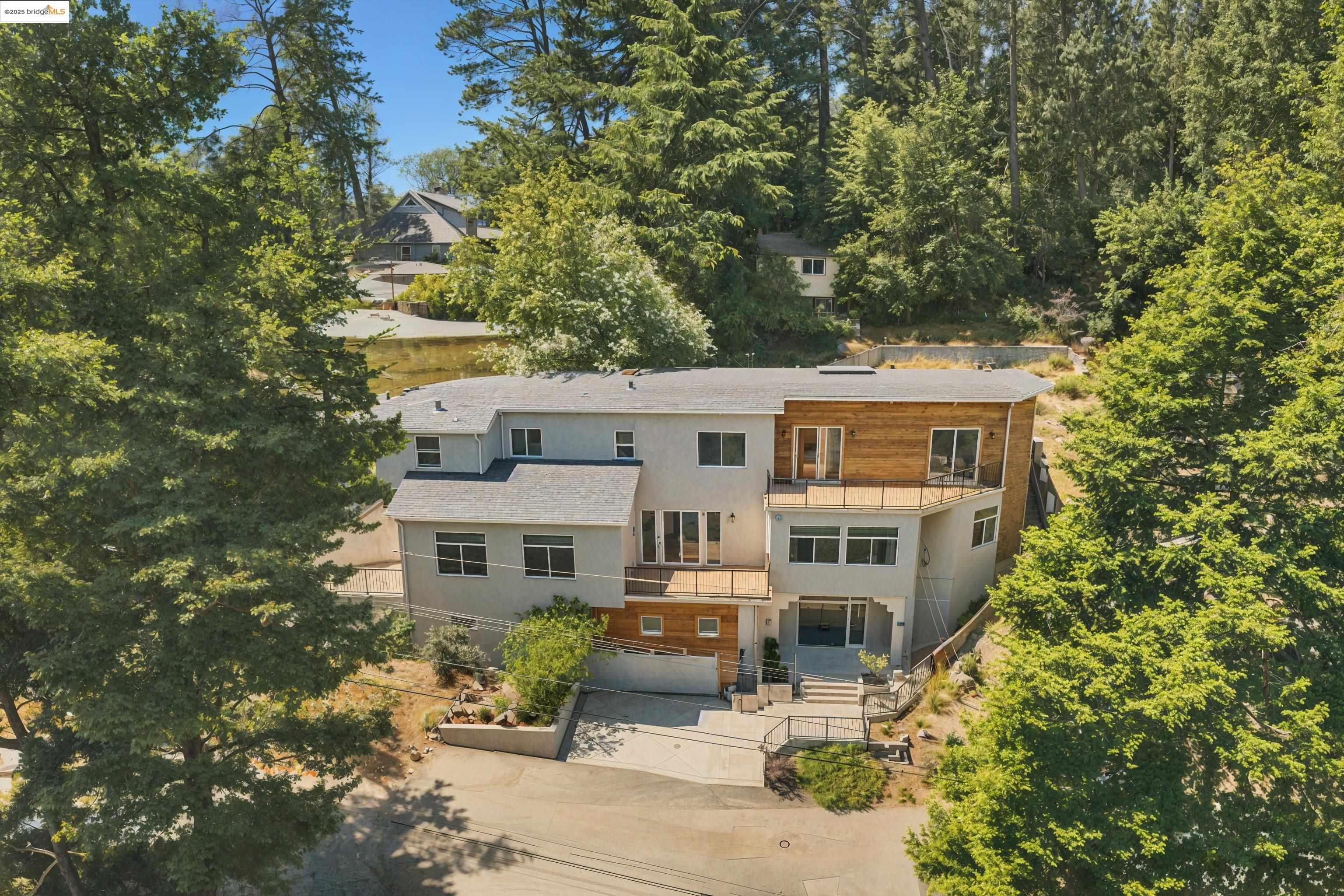 Detail Gallery Image 52 of 53 For 5915 Balboa Dr, Oakland,  CA 94611 - 5 Beds | 5 Baths