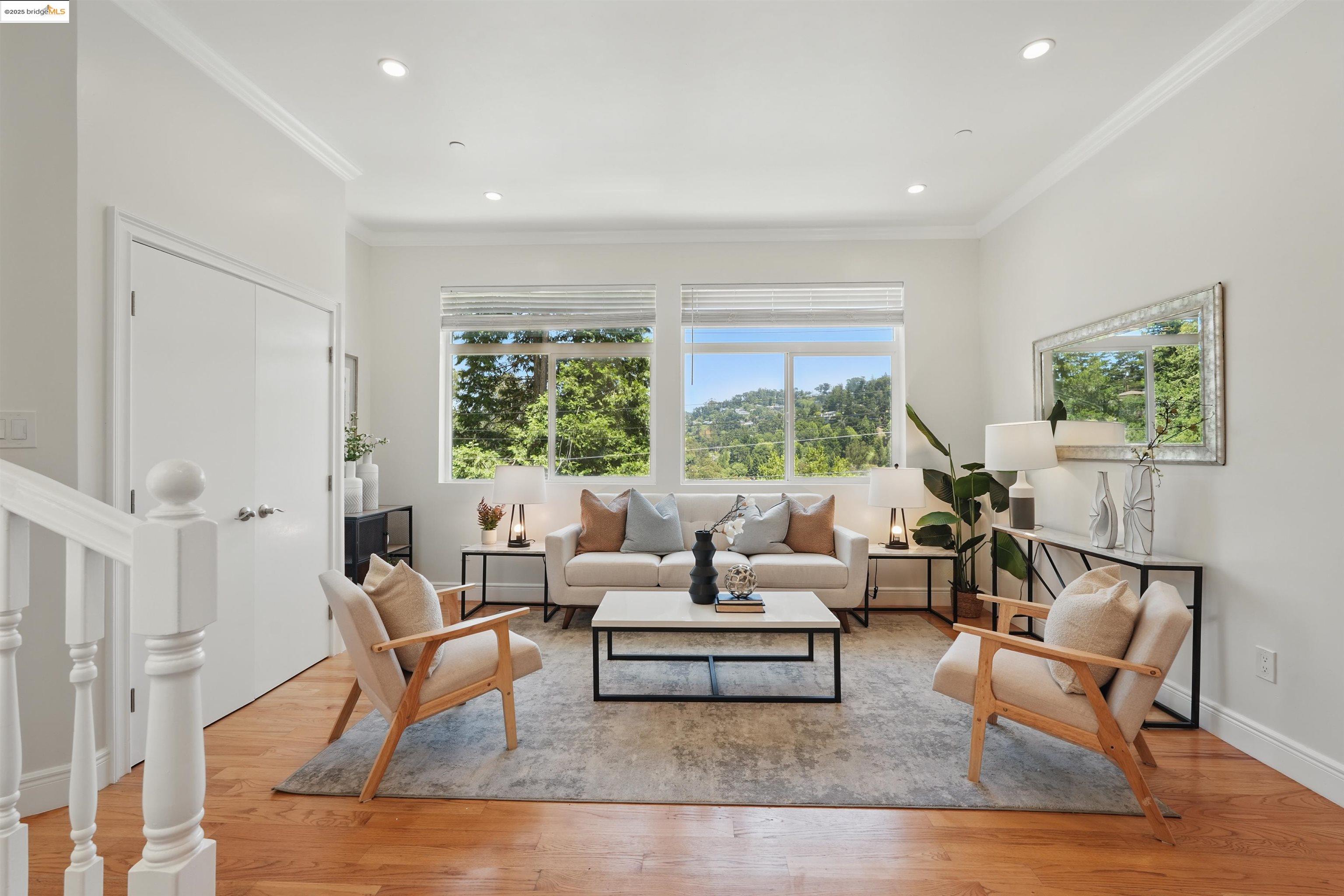 Detail Gallery Image 9 of 53 For 5915 Balboa Dr, Oakland,  CA 94611 - 5 Beds | 5 Baths