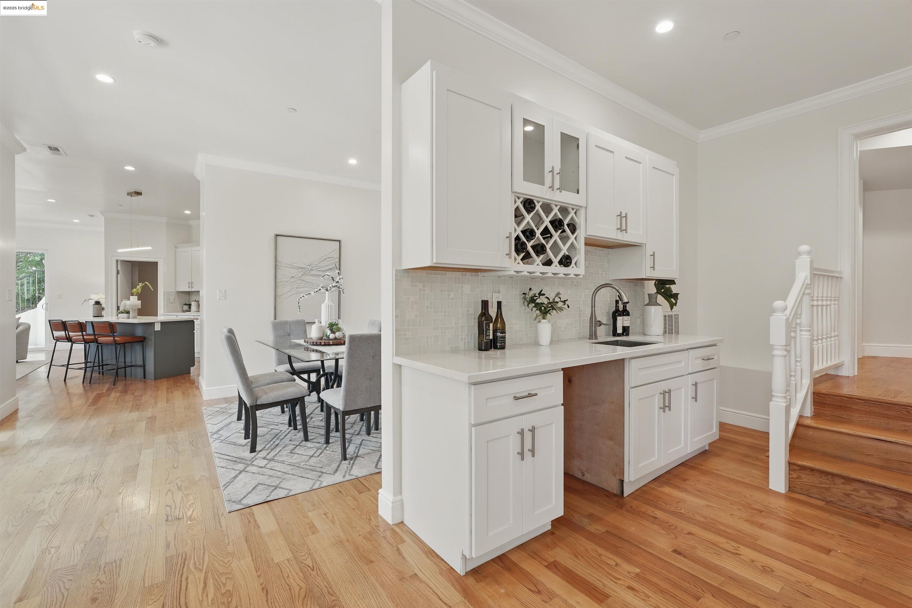 Detail Gallery Image 10 of 53 For 5915 Balboa Dr, Oakland,  CA 94611 - 5 Beds | 5 Baths