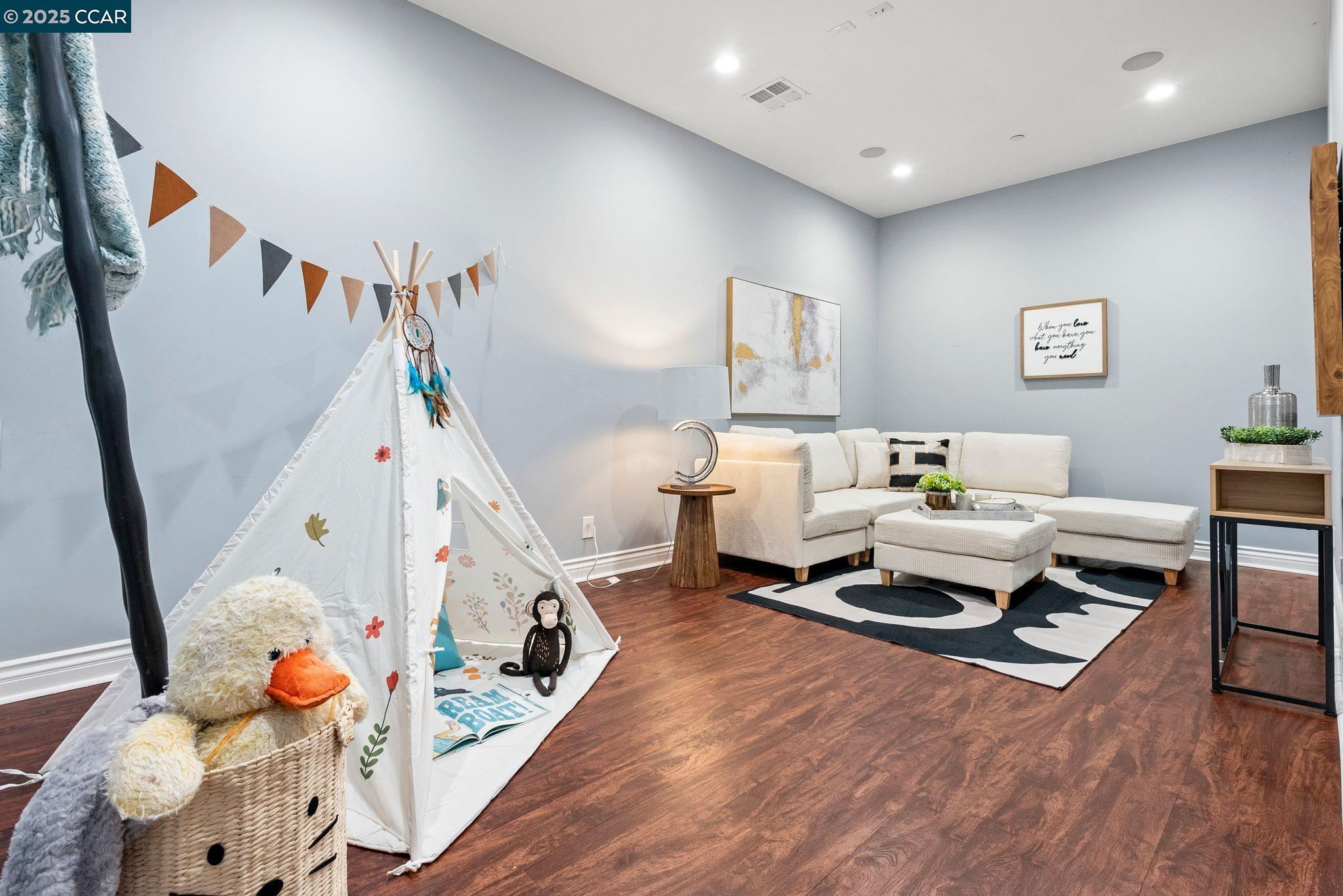 Detail Gallery Image 25 of 48 For 102 Barbara Rd, Orinda,  CA 94563 - 4 Beds | 3/1 Baths