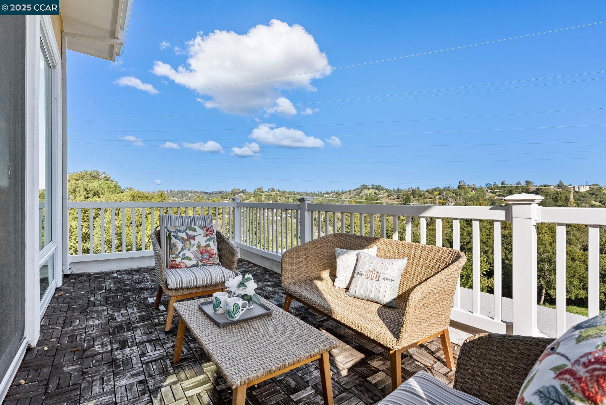 Detail Gallery Image 10 of 48 For 102 Barbara Rd, Orinda,  CA 94563 - 4 Beds | 3/1 Baths